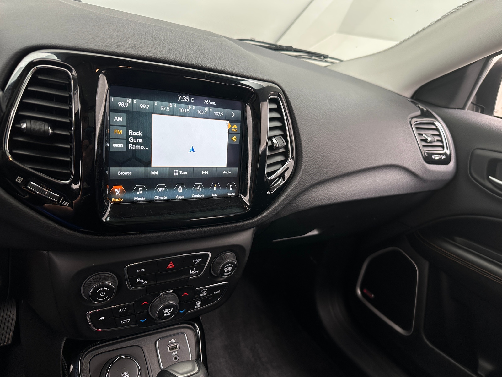 Thumbnail: 2018 Jeep Compass - 3