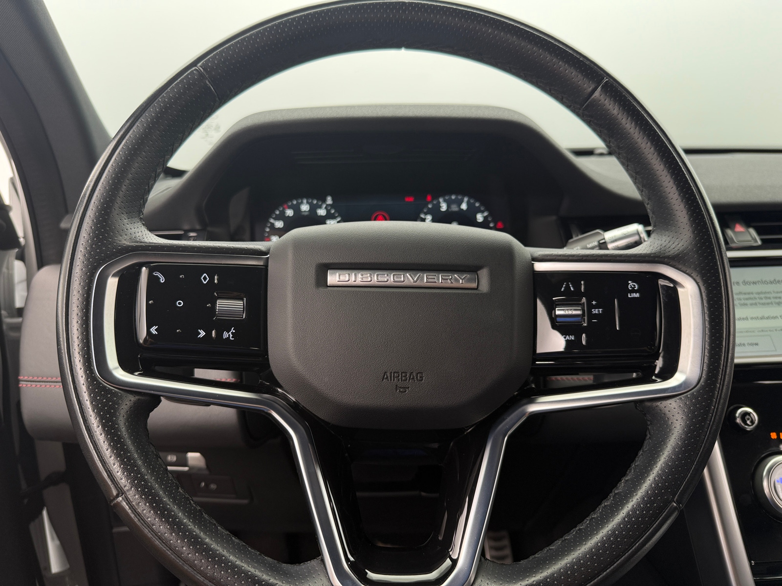Thumbnail: 2022 Land Rover Discovery Sport - 4