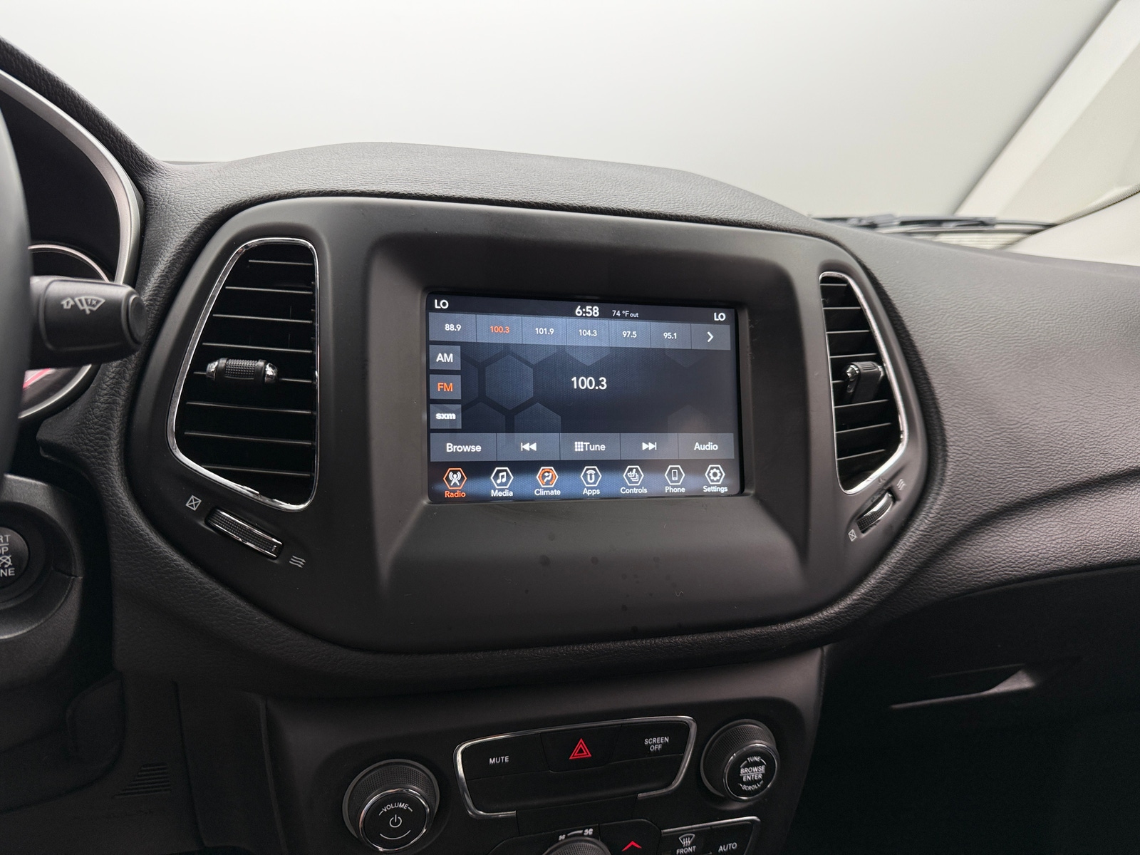 Thumbnail: 2019 Jeep Compass - 4