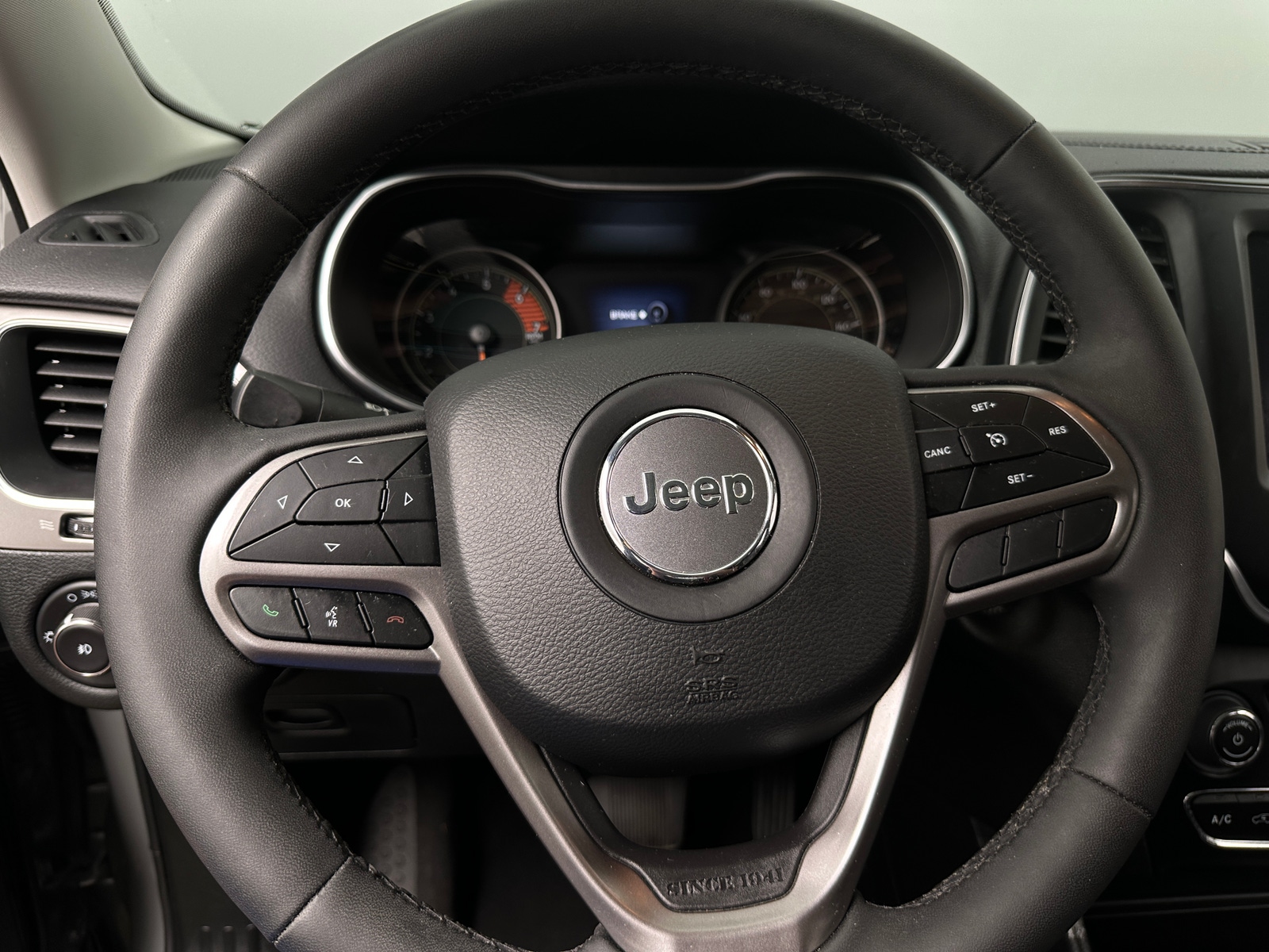 Thumbnail: 2022 Jeep Cherokee - 4