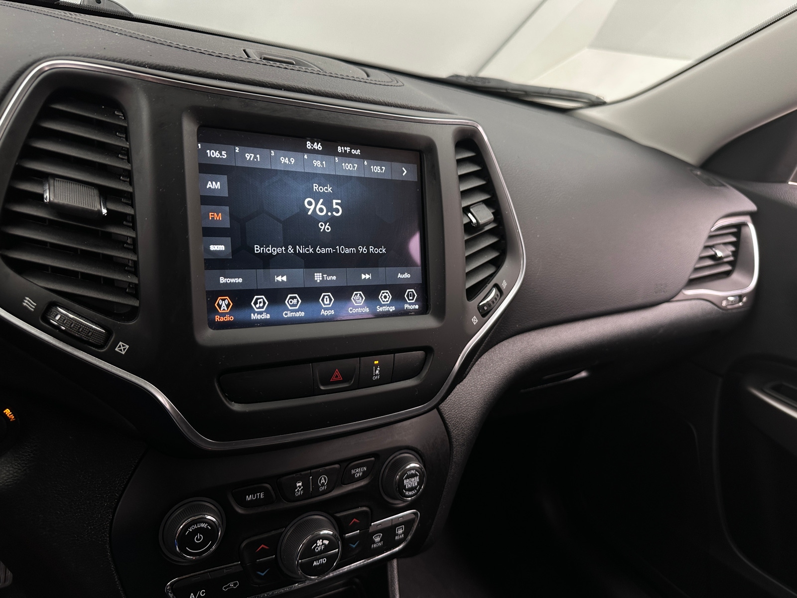 Thumbnail: 2022 Jeep Cherokee - 3
