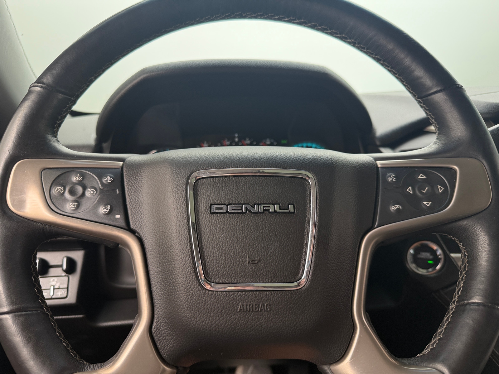Thumbnail: 2017 GMC Yukon - 4
