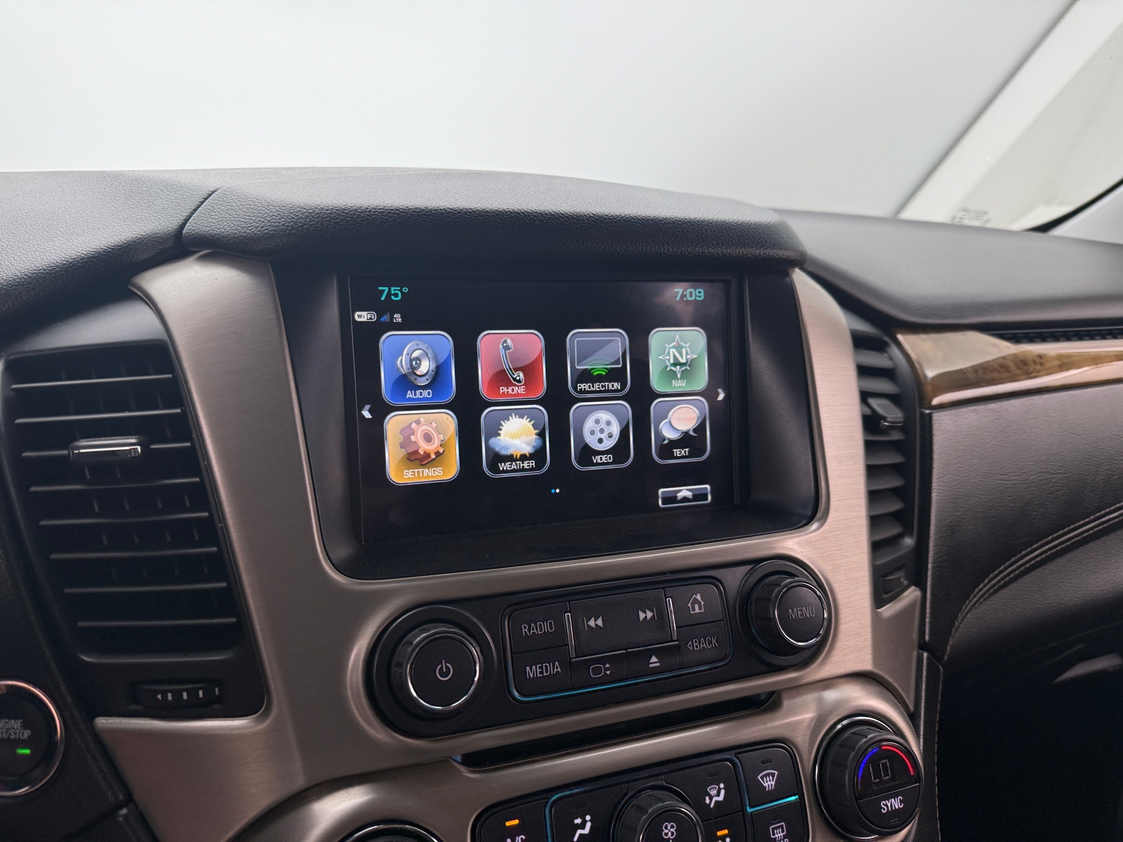 Thumbnail: 2017 GMC Yukon - 3