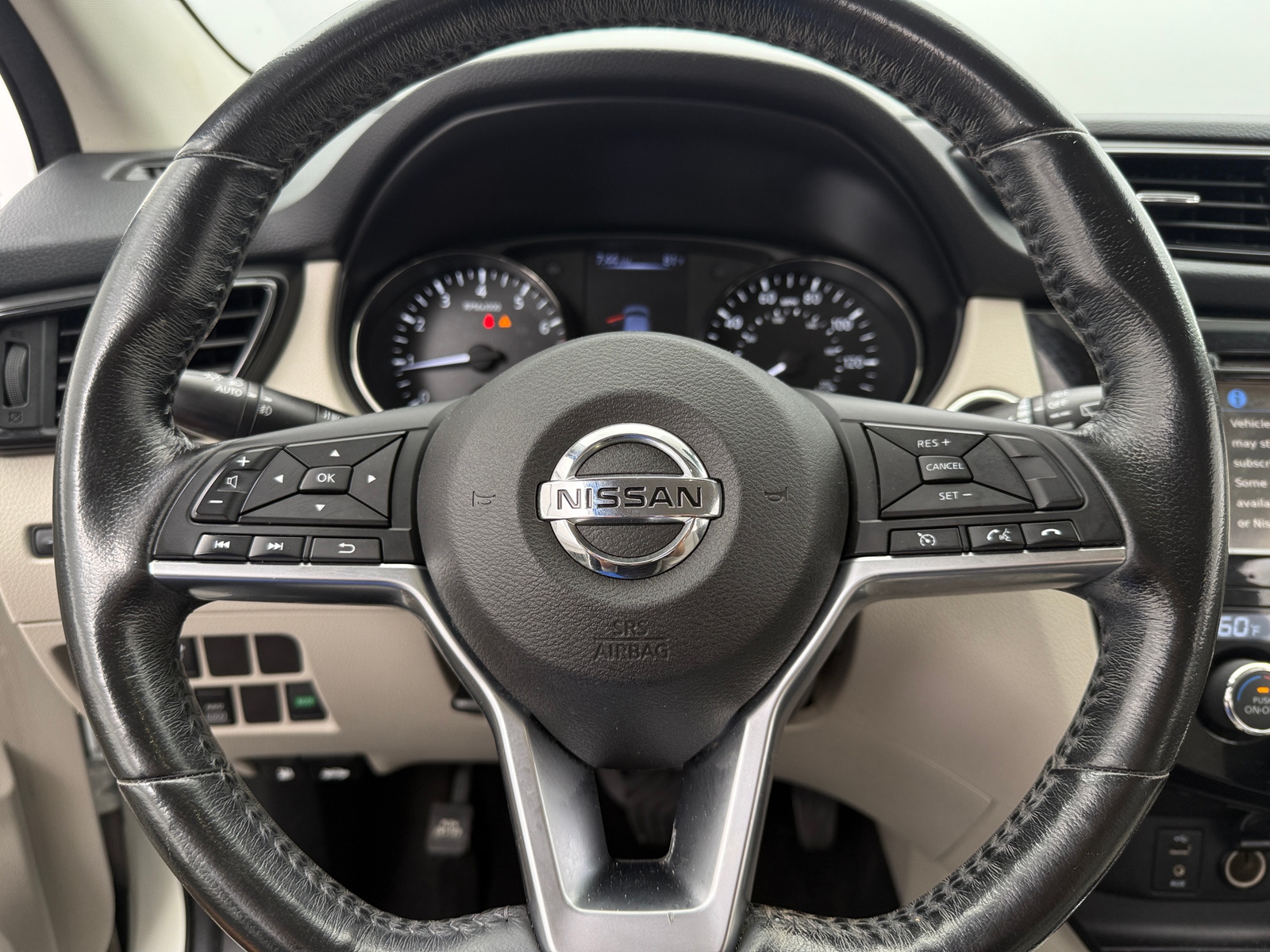 Thumbnail: 2017 Nissan Rogue Sport - 5