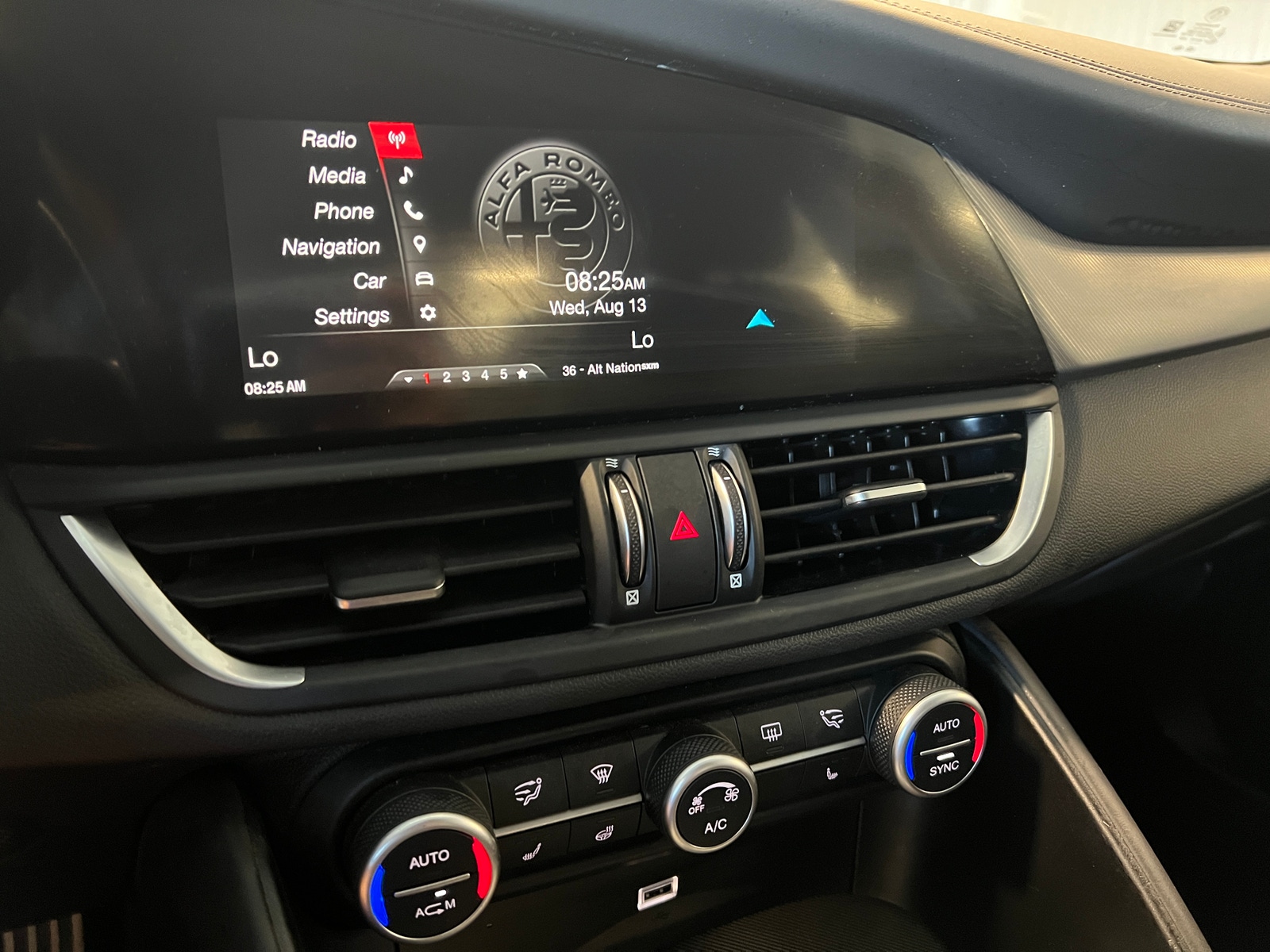 Thumbnail: 2018 Alfa Romeo Giulia - 3