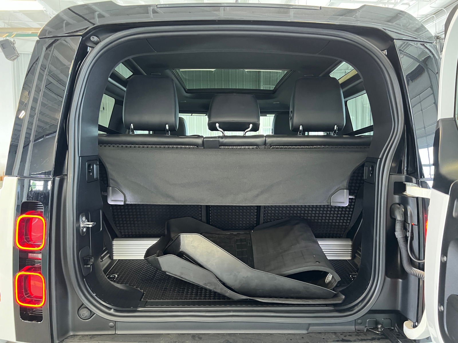 Thumbnail: 2021 Land Rover Defender - 6
