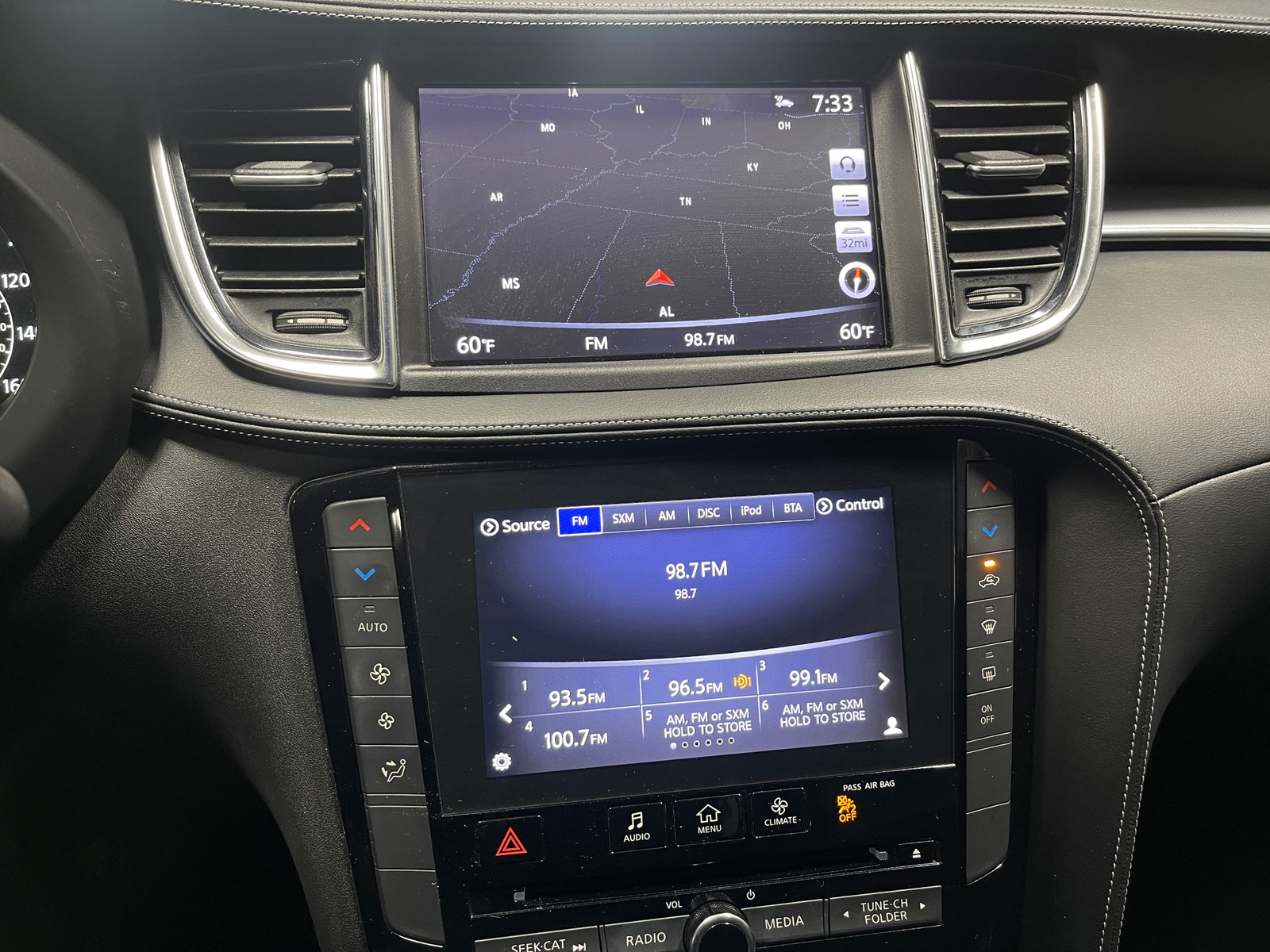 Thumbnail: 2019 INFINITI QX50 - 3
