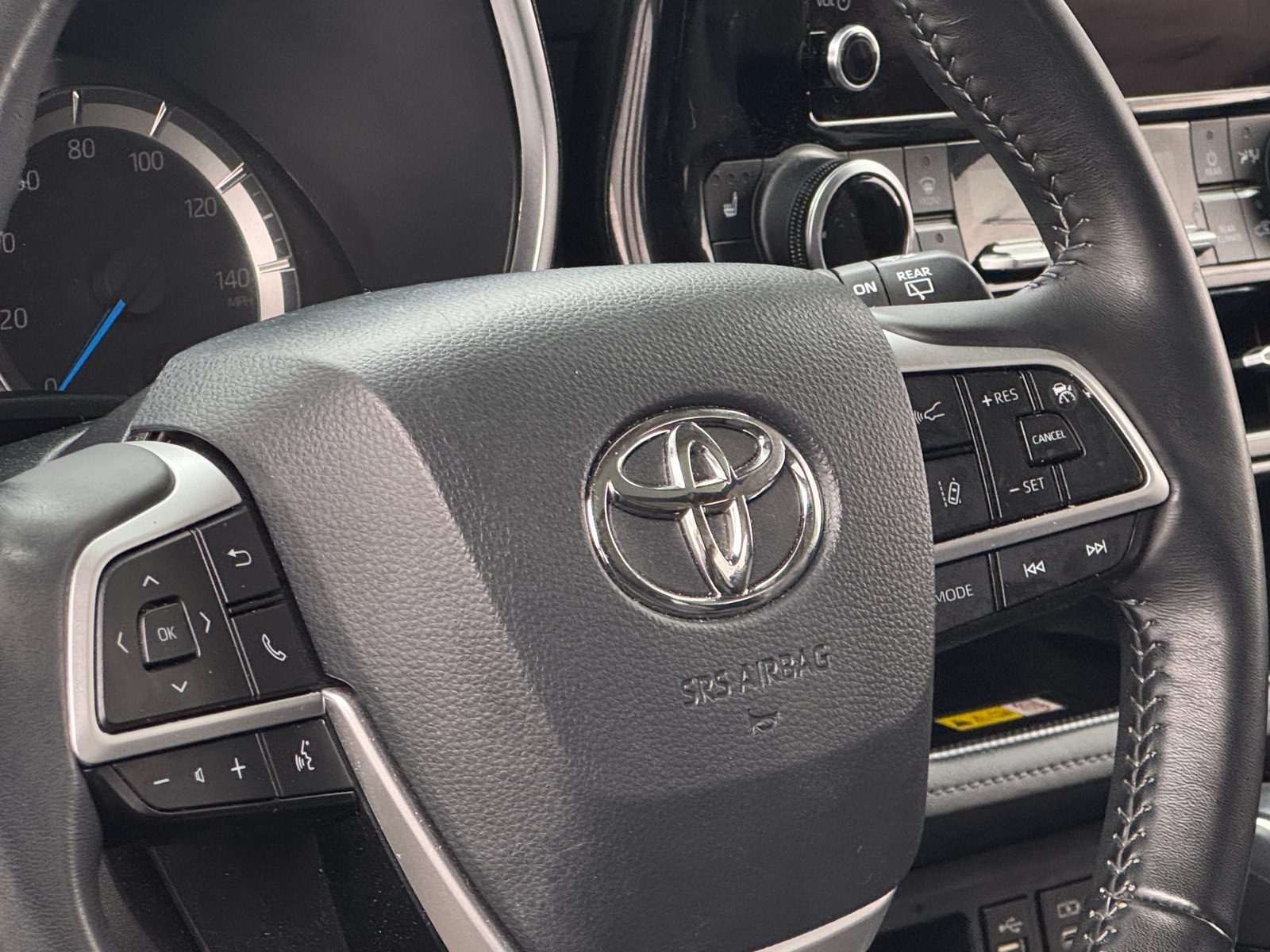 Thumbnail: 2023 Toyota Highlander - 4