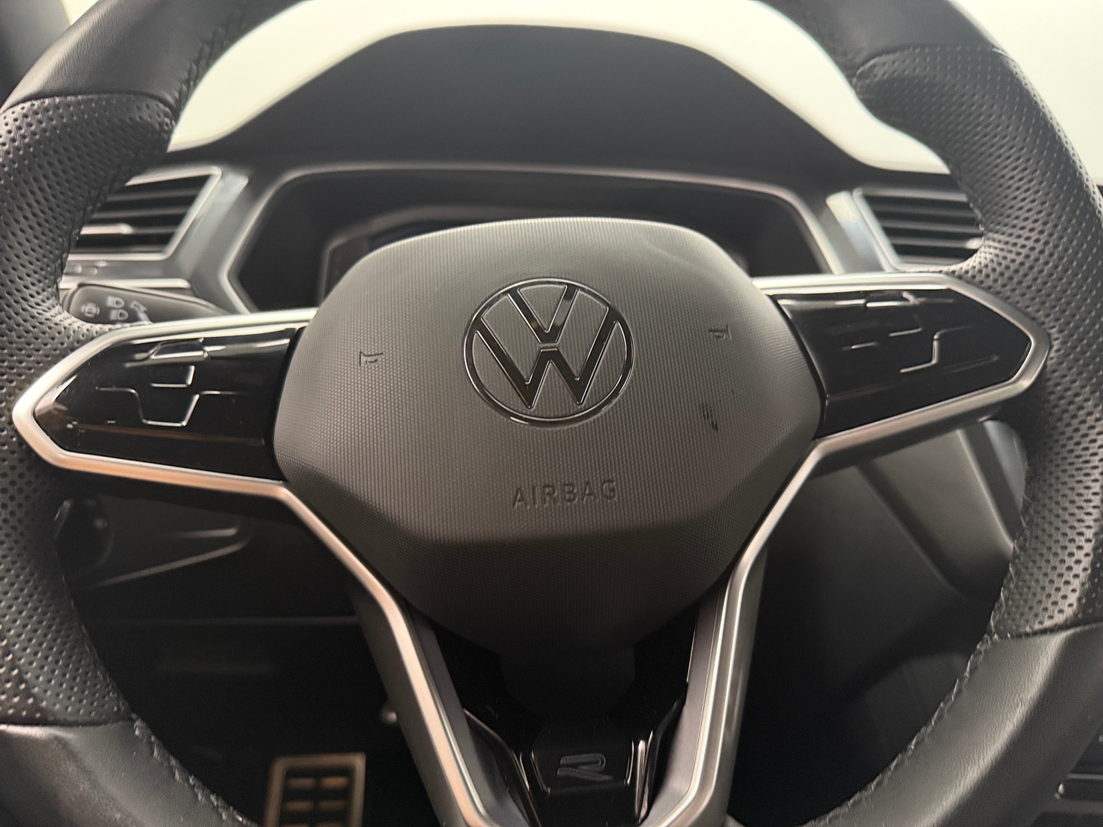 Thumbnail: 2024 Volkswagen Tiguan - 4