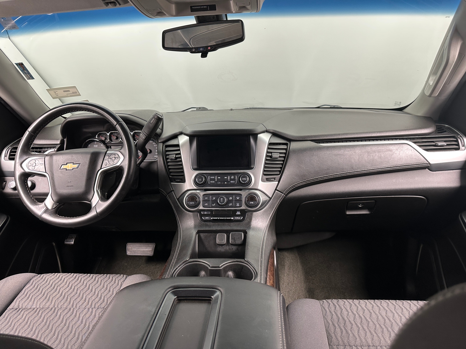 Thumbnail: 2017 Chevrolet Suburban - 3