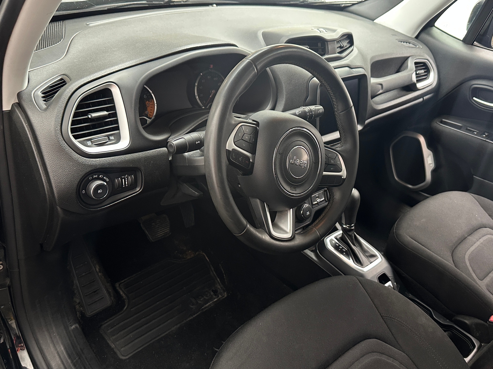 Thumbnail: 2018 Jeep Renegade - 3