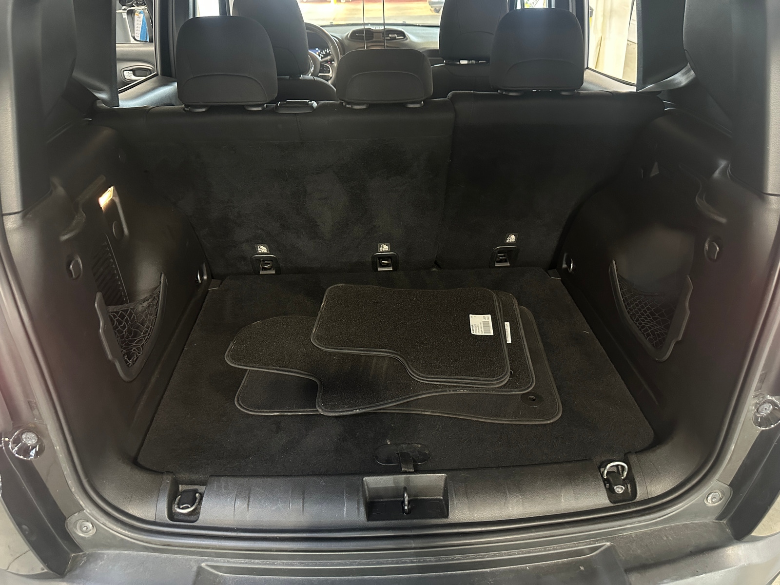 Thumbnail: 2018 Jeep Renegade - 7