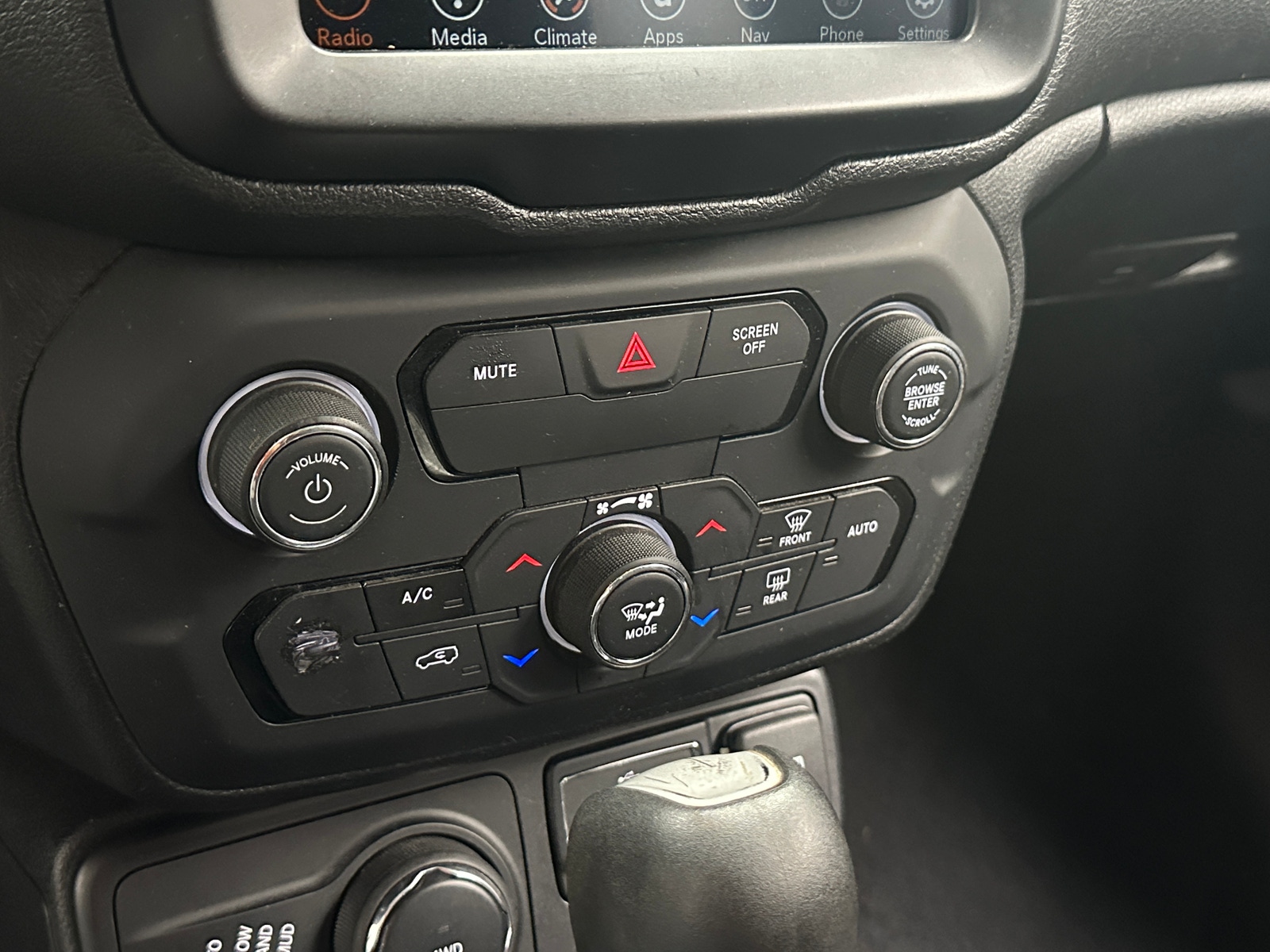 Thumbnail: 2018 Jeep Renegade - 4