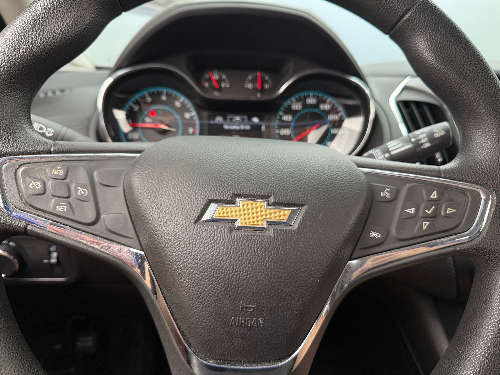 Thumbnail: 2017 Chevrolet Cruze - 5