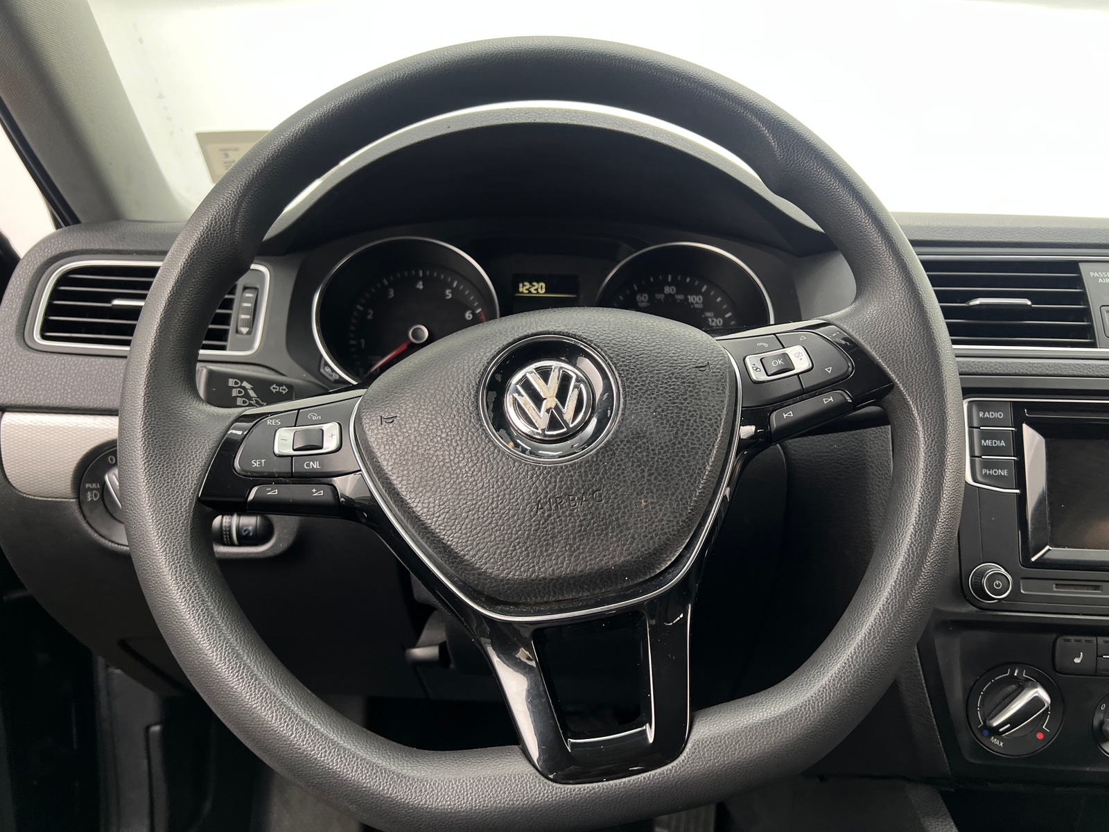 Thumbnail: 2018 Volkswagen Jetta - 4