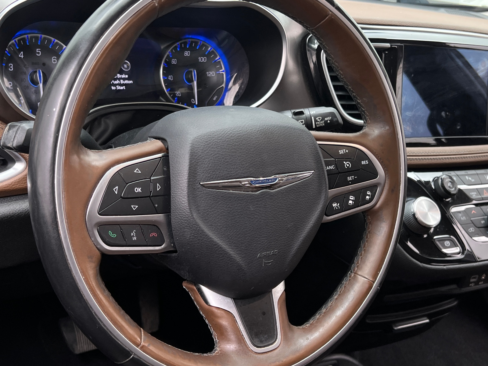 Thumbnail: 2017 Chrysler Pacifica - 4