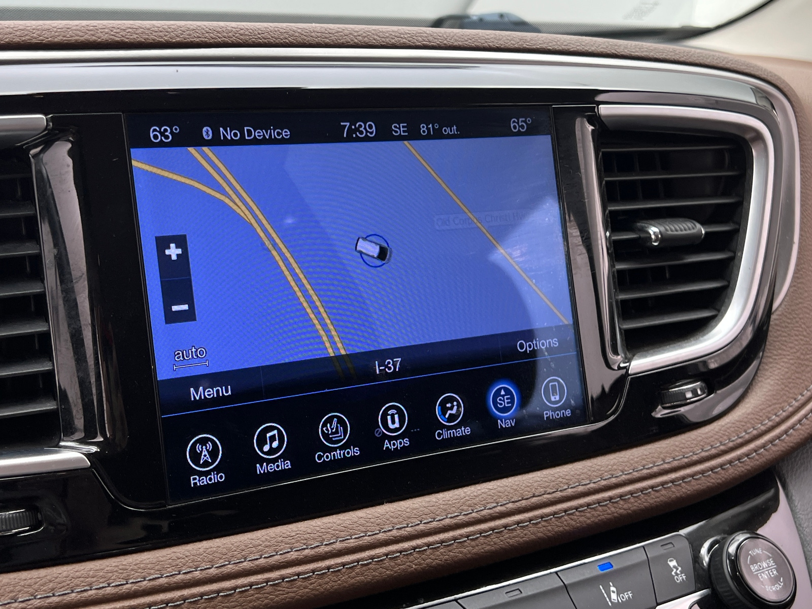 Thumbnail: 2017 Chrysler Pacifica - 3