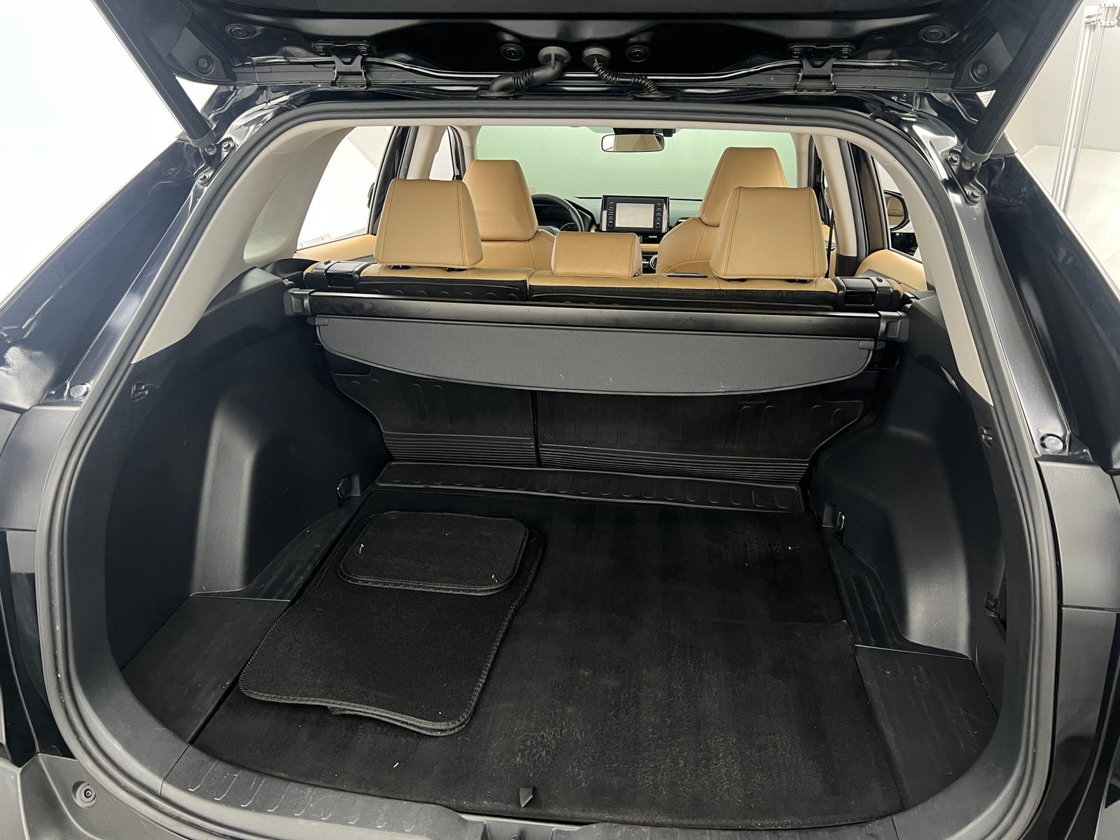 Thumbnail: 2019 Toyota RAV4 - 6