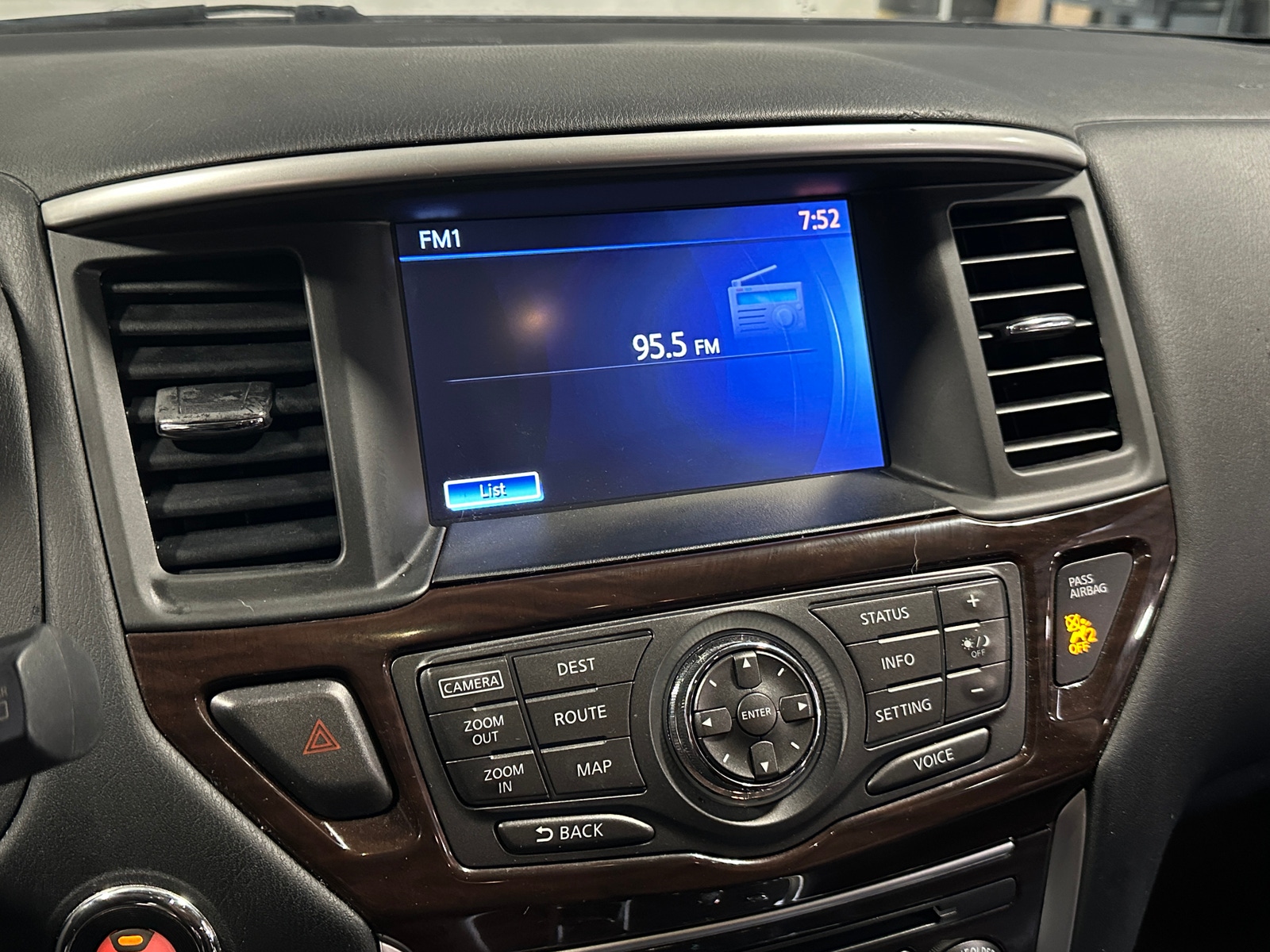 Thumbnail: 2016 Nissan Pathfinder - 3