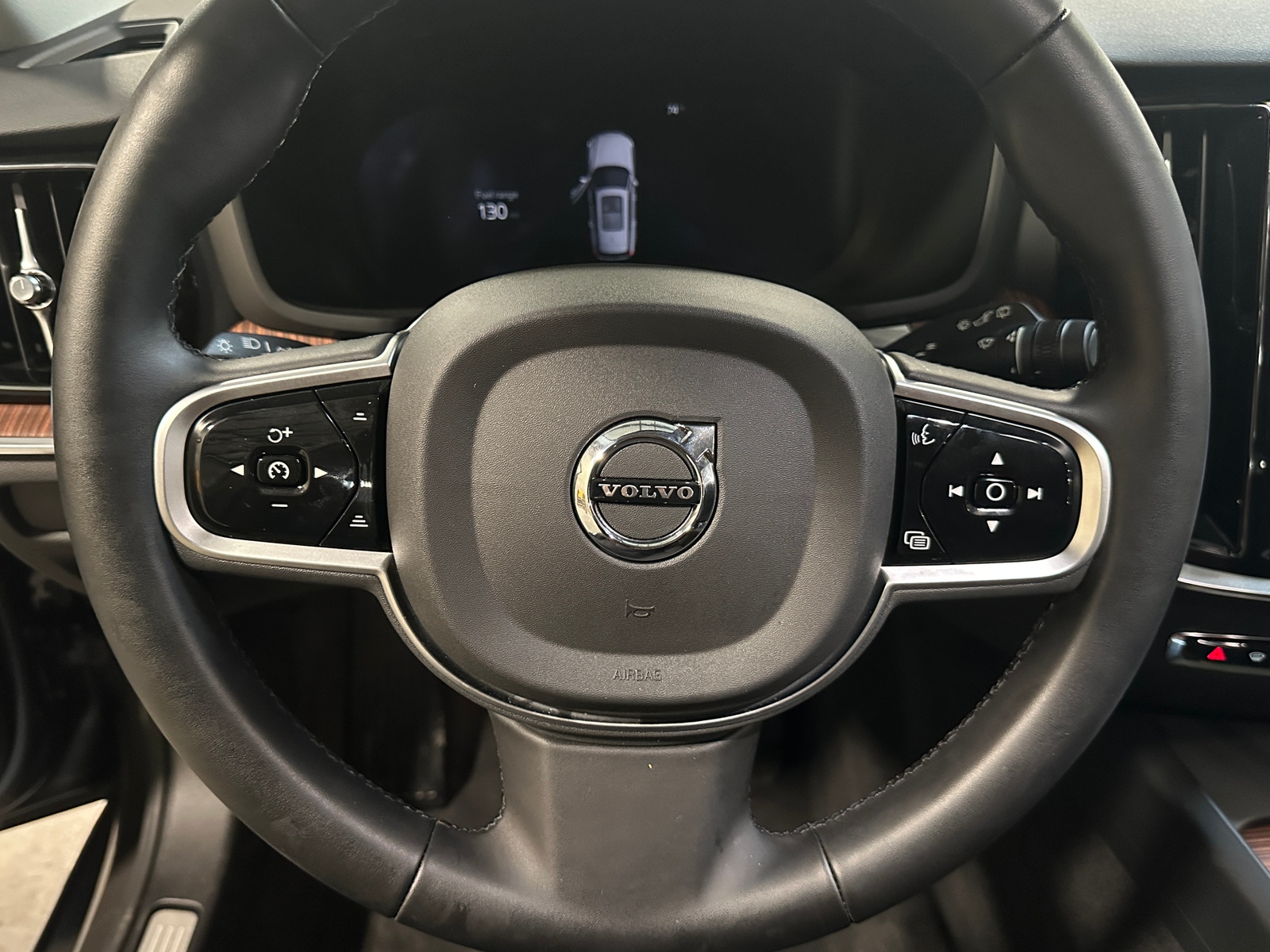 Thumbnail: 2025 Volvo V60 - 4