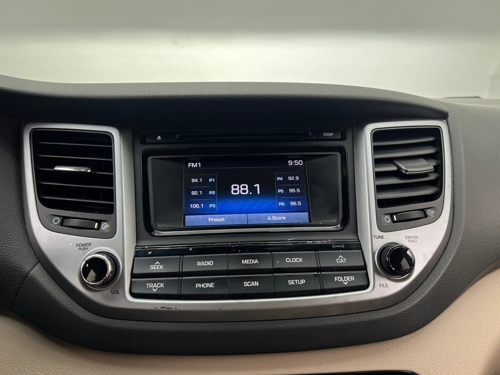 Thumbnail: 2016 Hyundai Tucson - 4