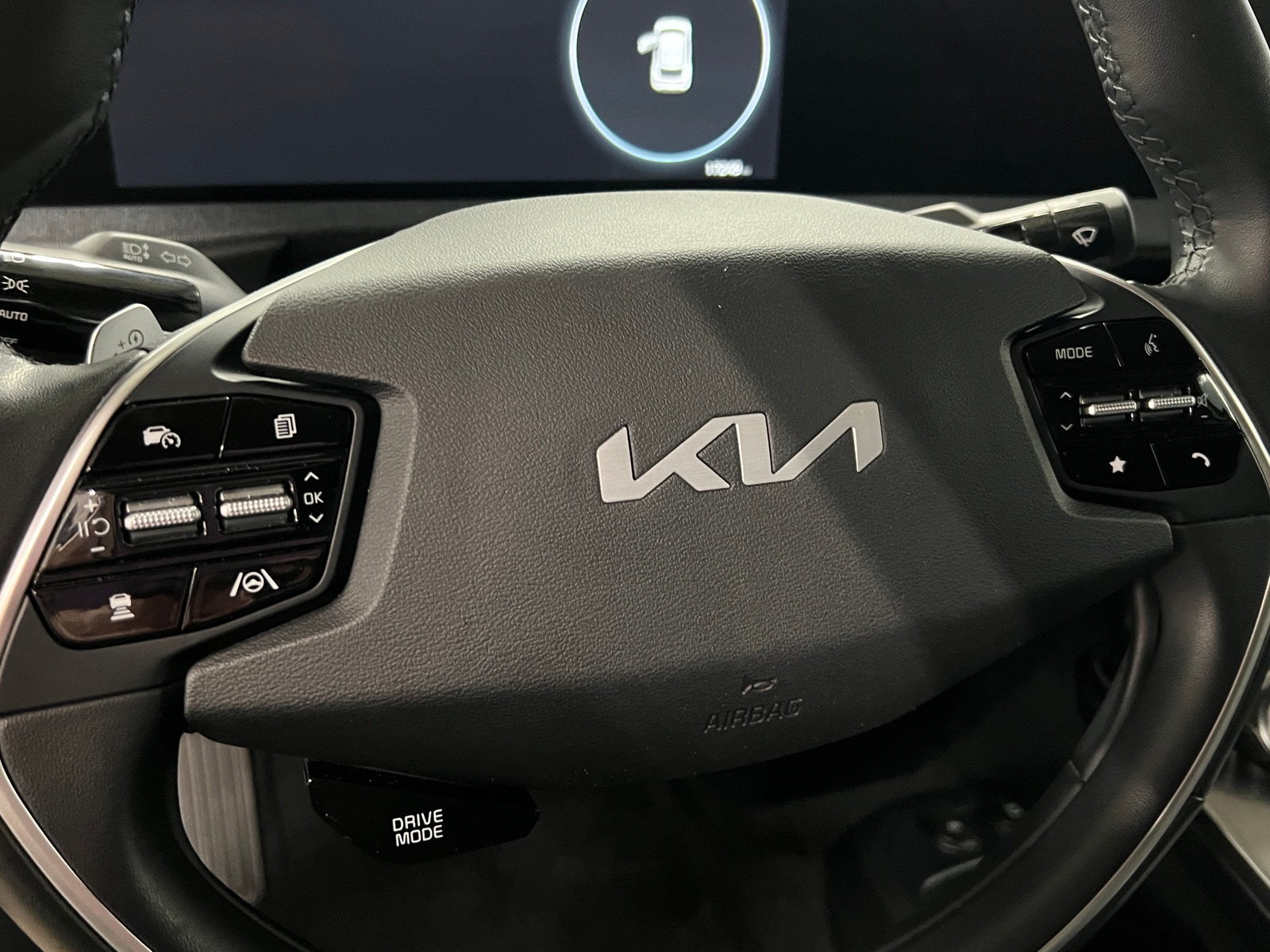 Thumbnail: 2022 Kia EV6 - 5