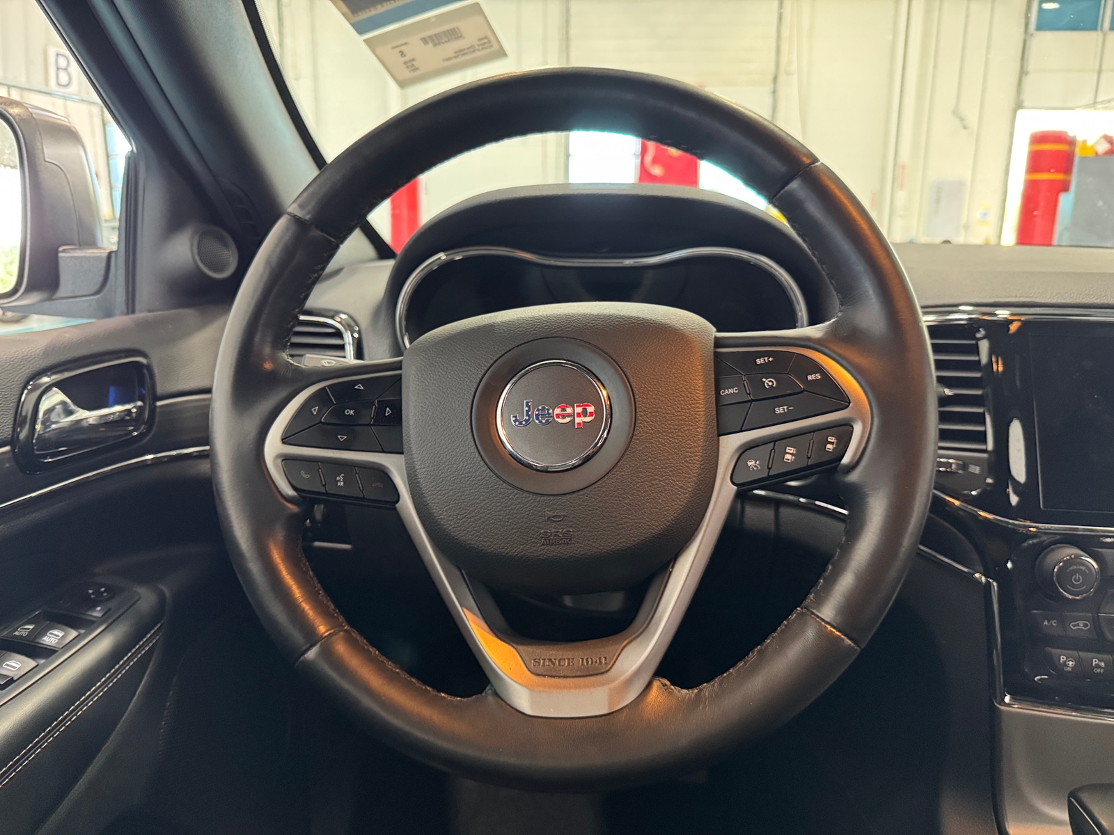 Thumbnail: 2021 Jeep Grand Cherokee - 4
