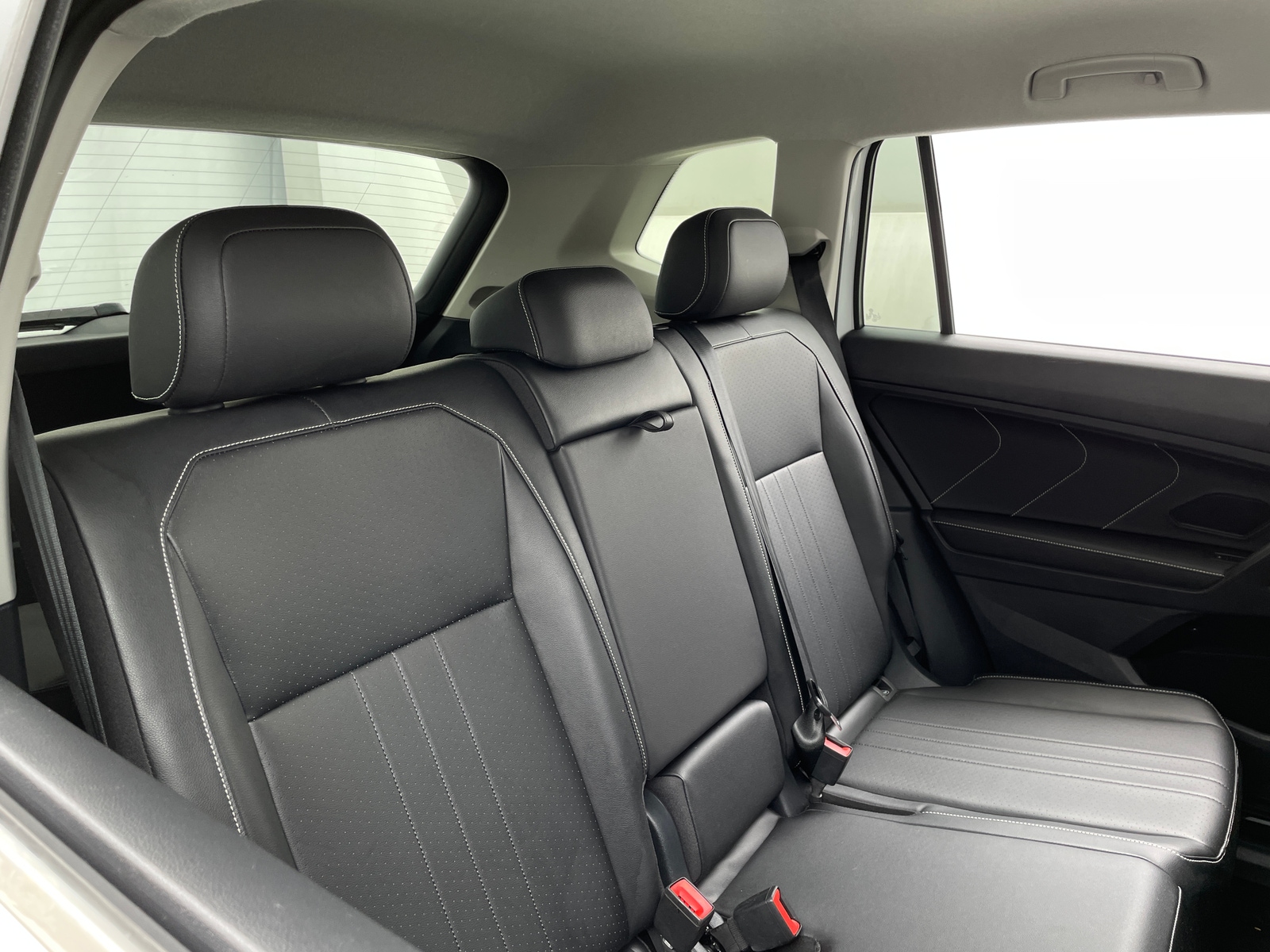 Thumbnail: 2022 Volkswagen Tiguan - 5