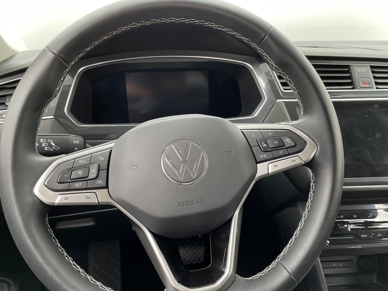 Thumbnail: 2022 Volkswagen Tiguan - 4
