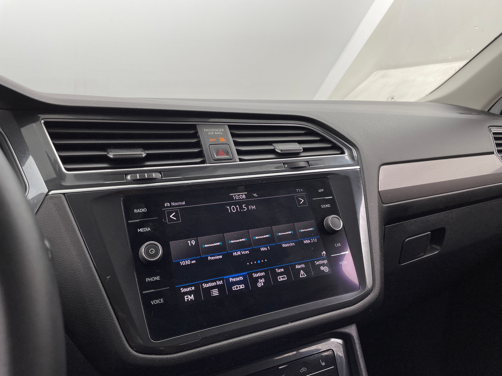 Thumbnail: 2022 Volkswagen Tiguan - 3