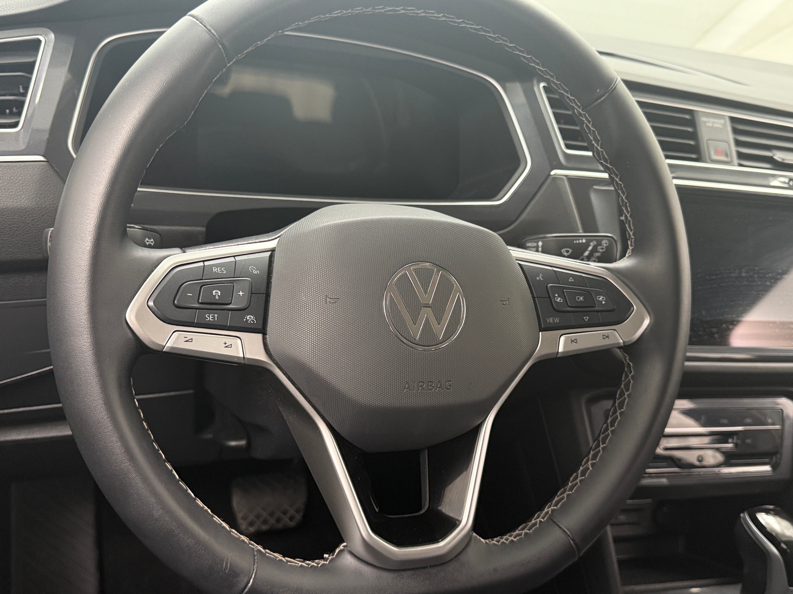 Thumbnail: 2024 Volkswagen Tiguan - 4