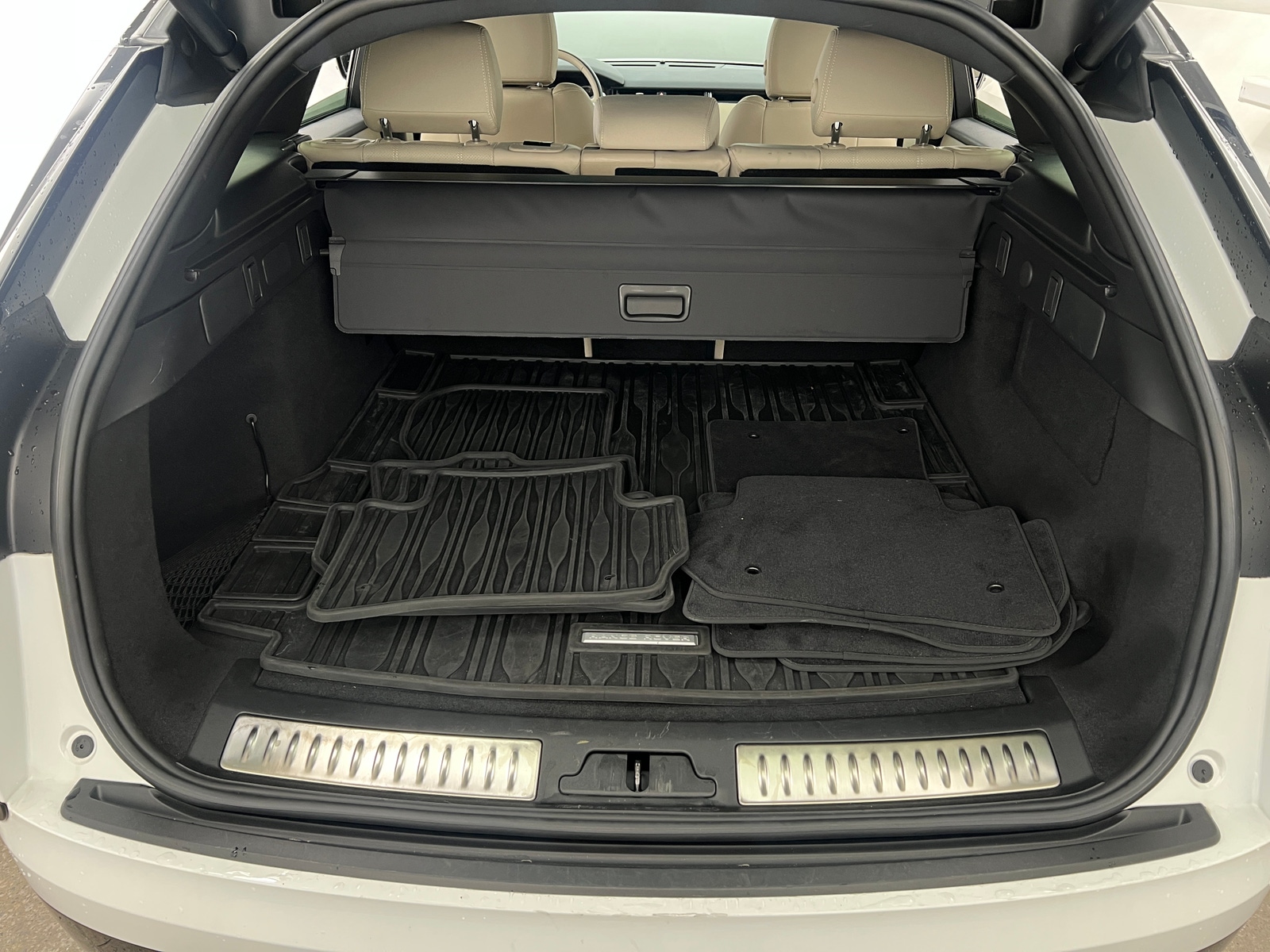 Thumbnail: 2022 Land Rover Range Rover Velar - 6