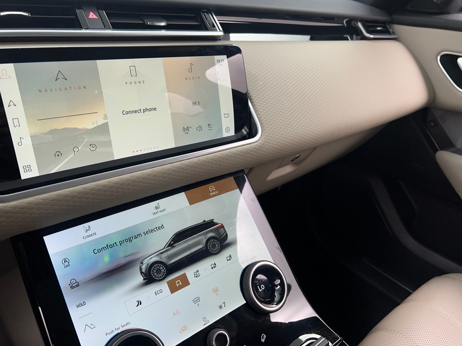 Thumbnail: 2022 Land Rover Range Rover Velar - 3