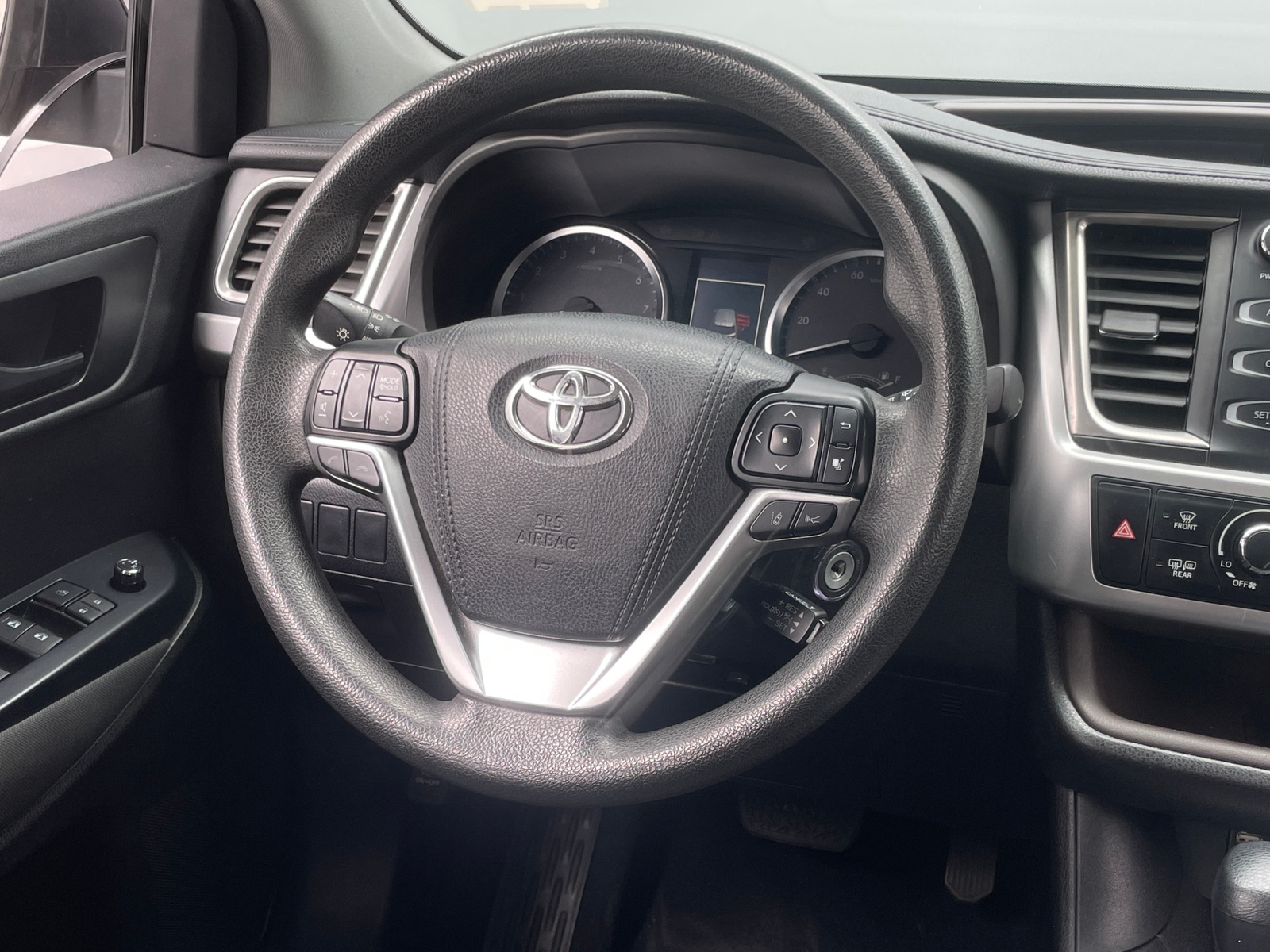 Thumbnail: 2017 Toyota Highlander - 5