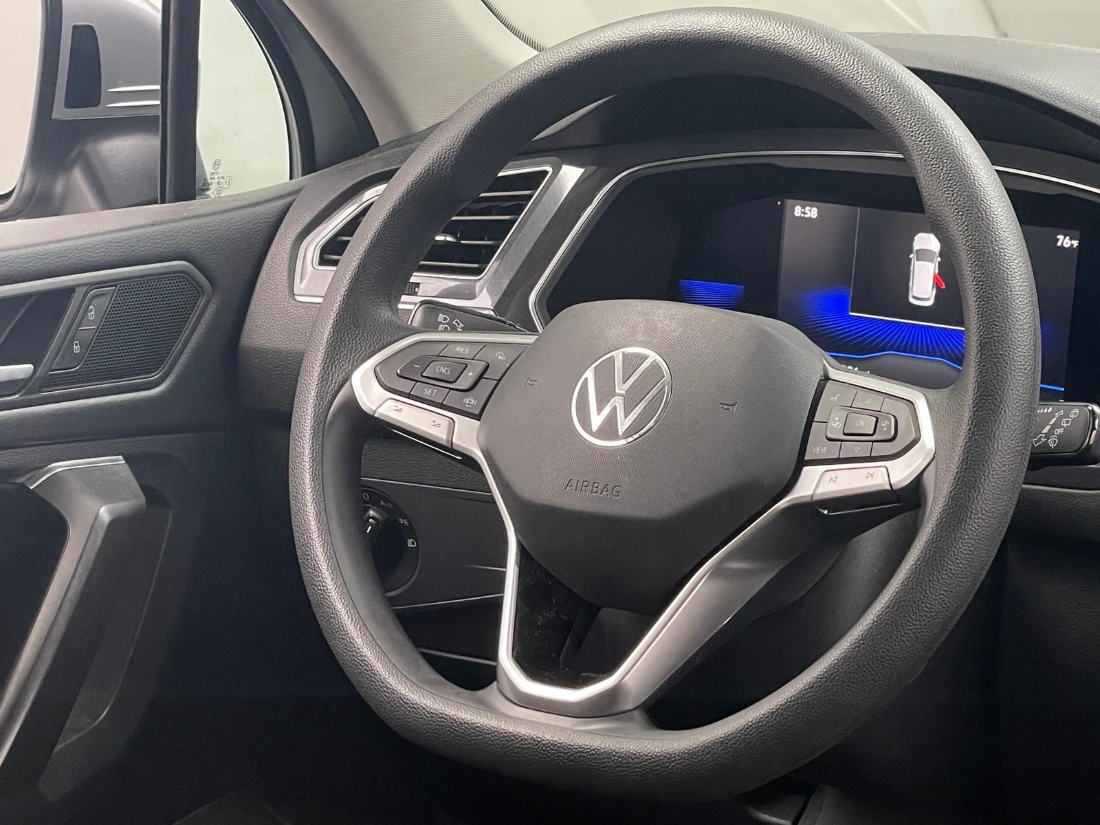 Thumbnail: 2022 Volkswagen Tiguan - 5