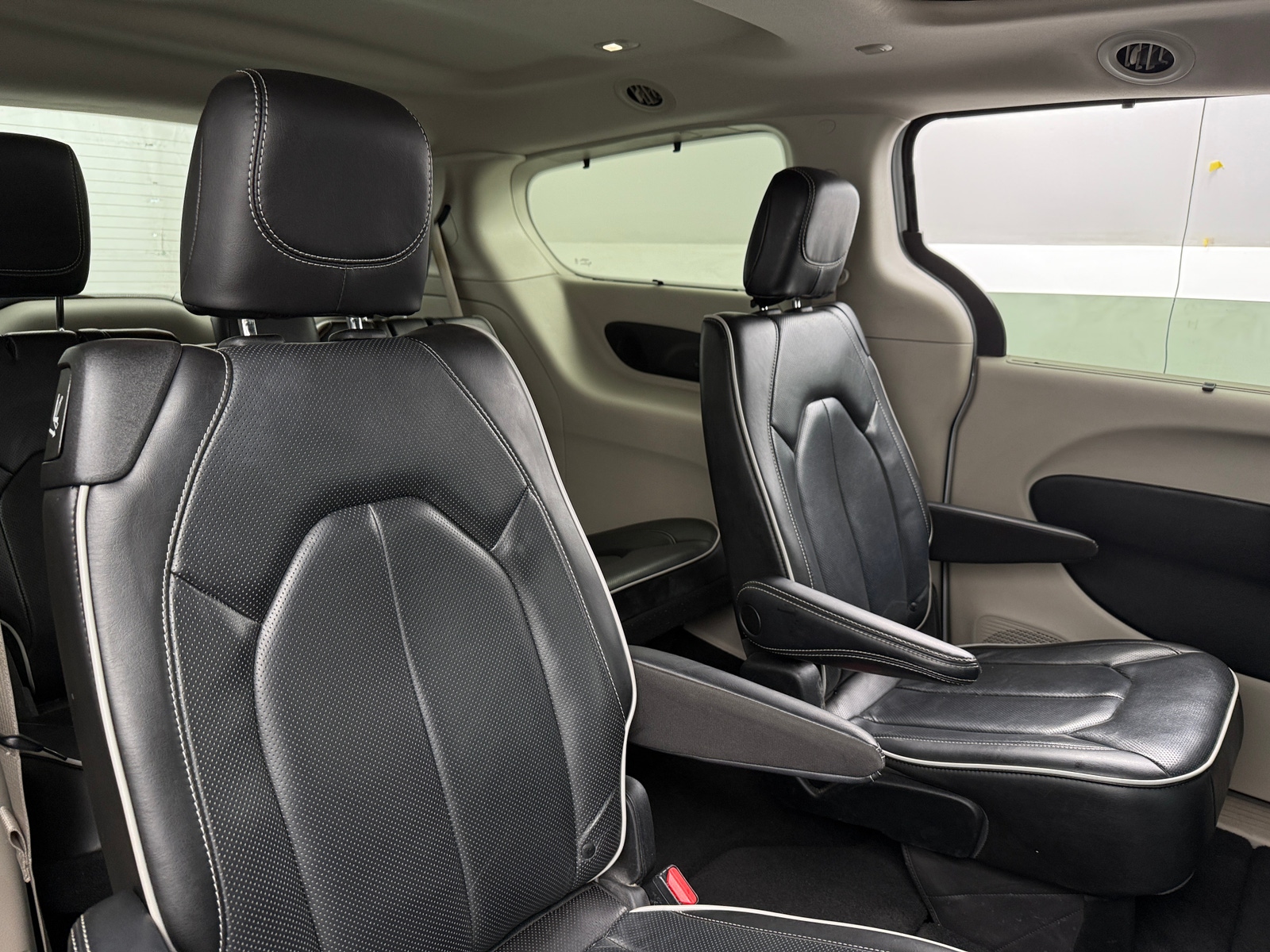 Thumbnail: 2022 Chrysler Pacifica - 6