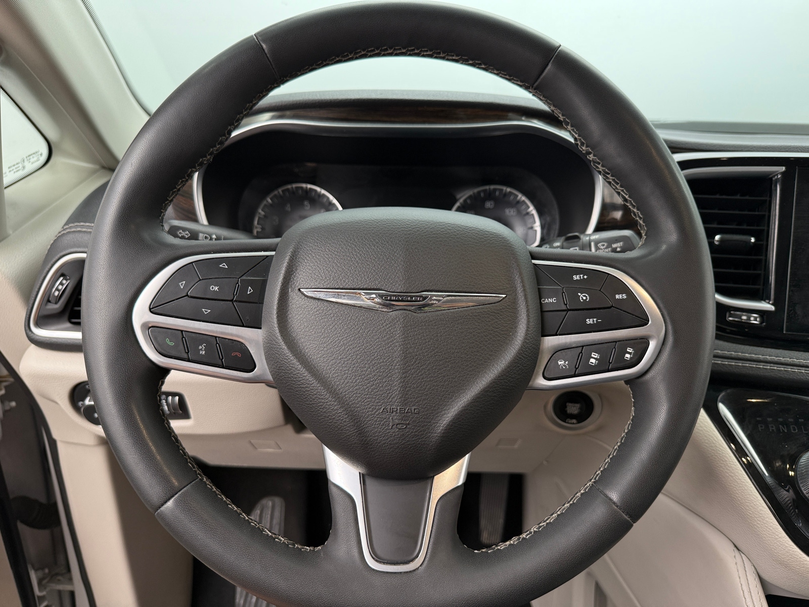 Thumbnail: 2022 Chrysler Pacifica - 5