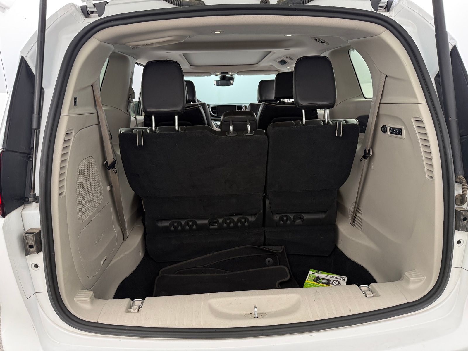 Thumbnail: 2022 Chrysler Pacifica - 7