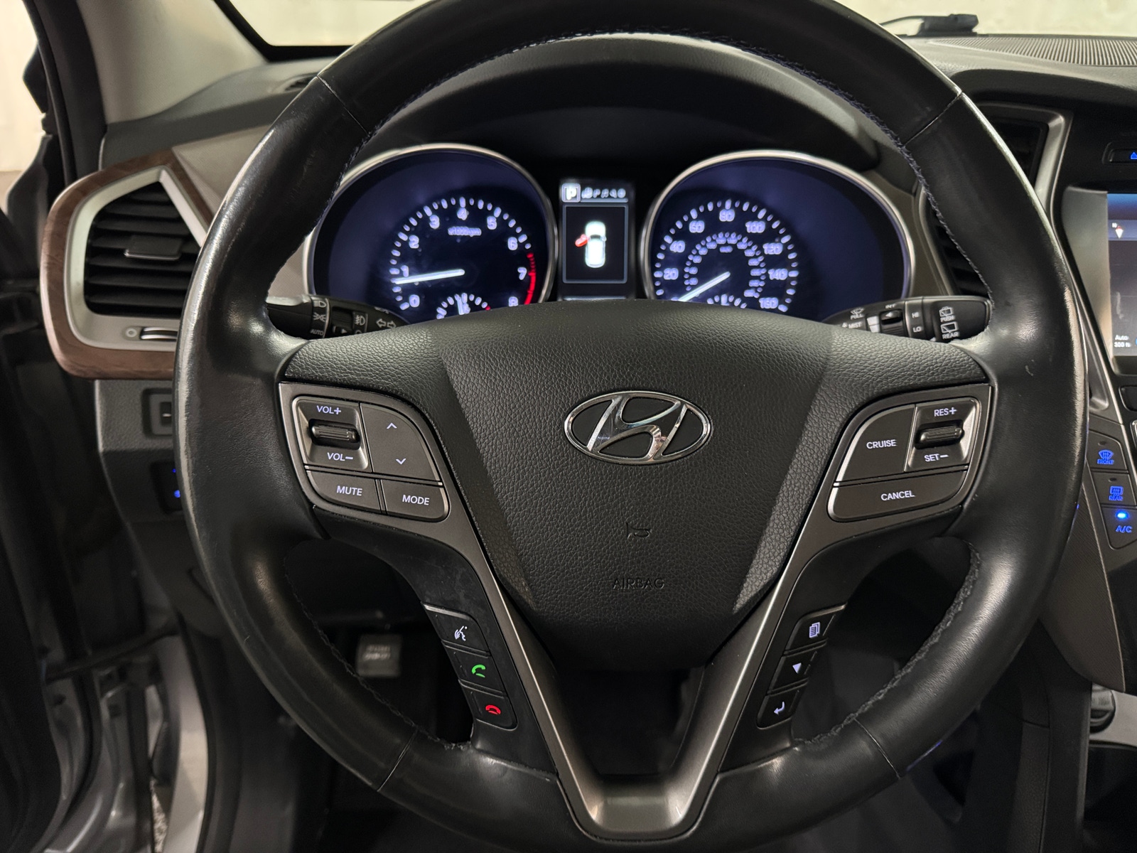 Thumbnail: 2017 Hyundai Santa Fe - 4