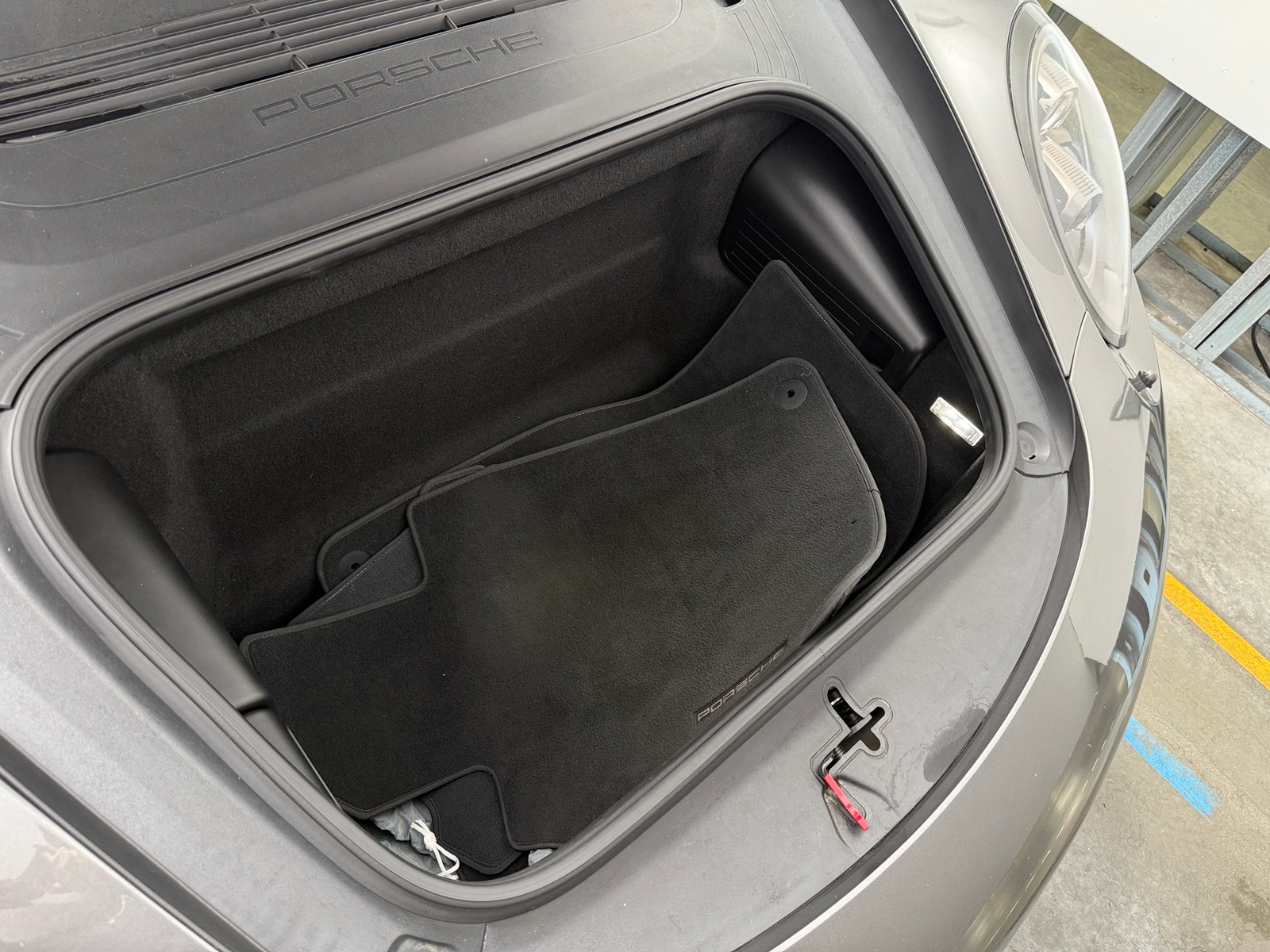 Thumbnail: 2015 Porsche 911 - 6
