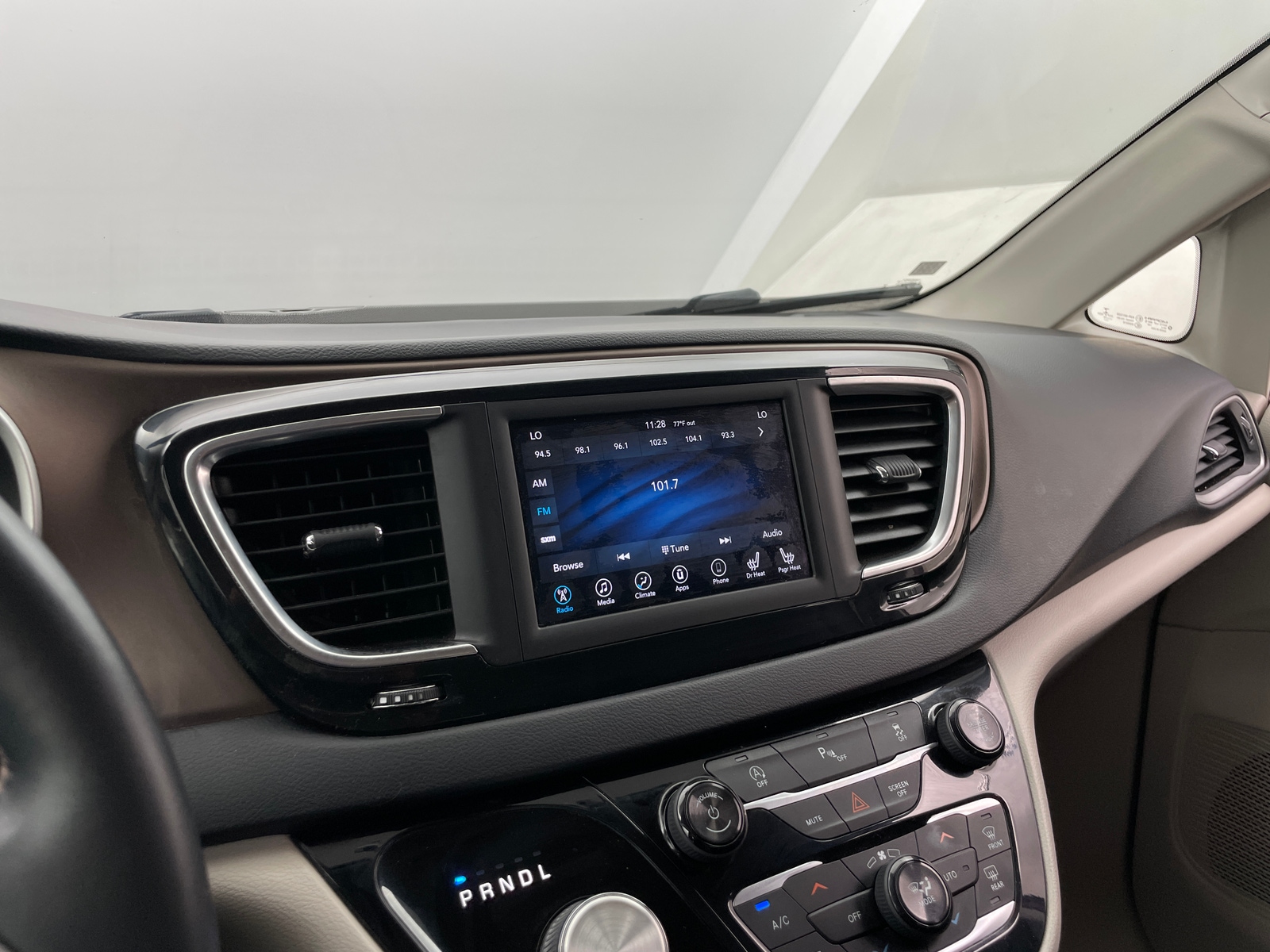 Thumbnail: 2018 Chrysler Pacifica - 3