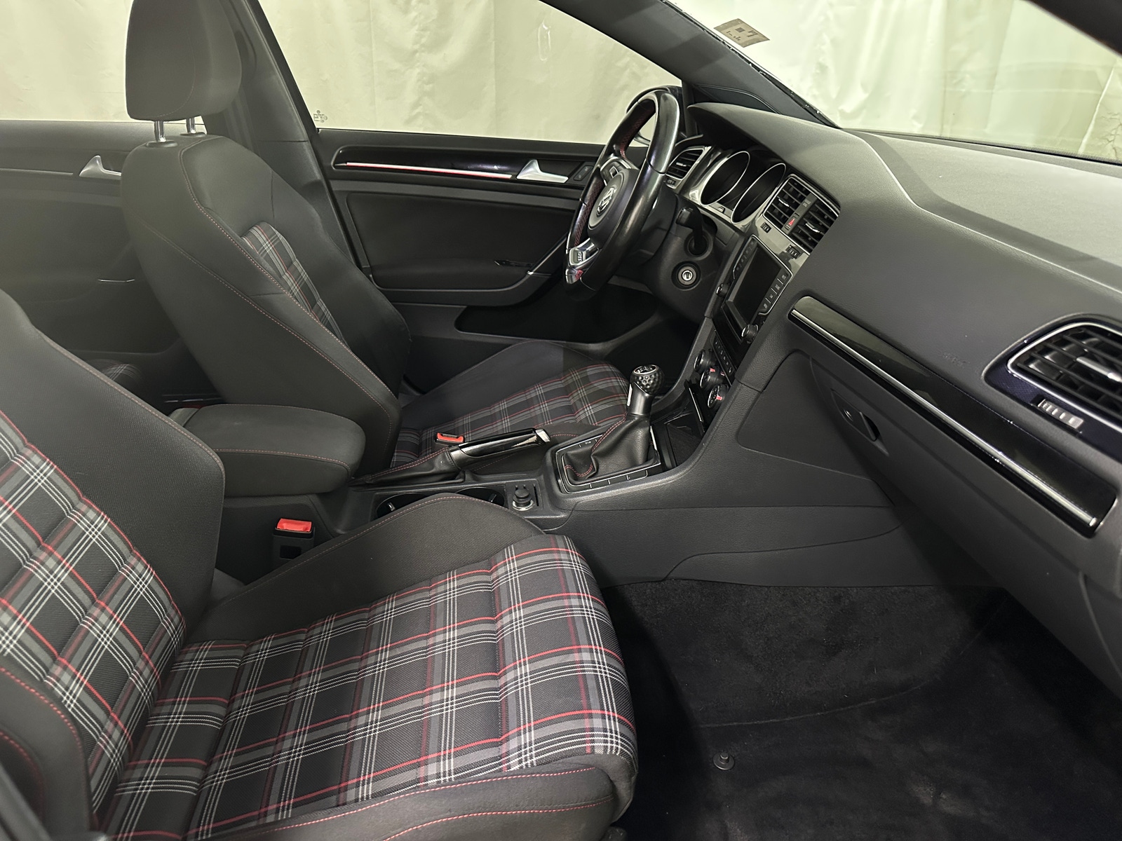 Thumbnail: 2016 Volkswagen Golf - 2