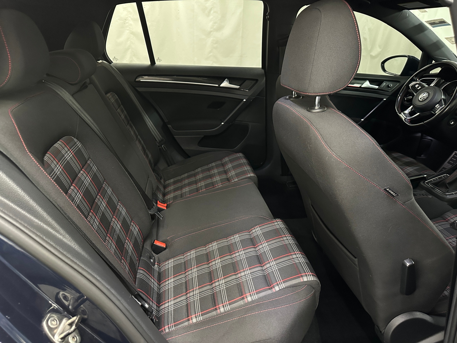 Thumbnail: 2016 Volkswagen Golf - 6