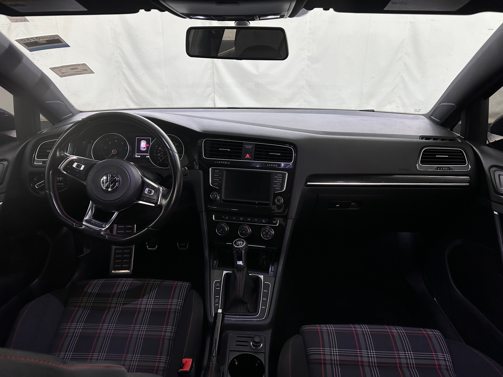 Thumbnail: 2016 Volkswagen Golf - 3