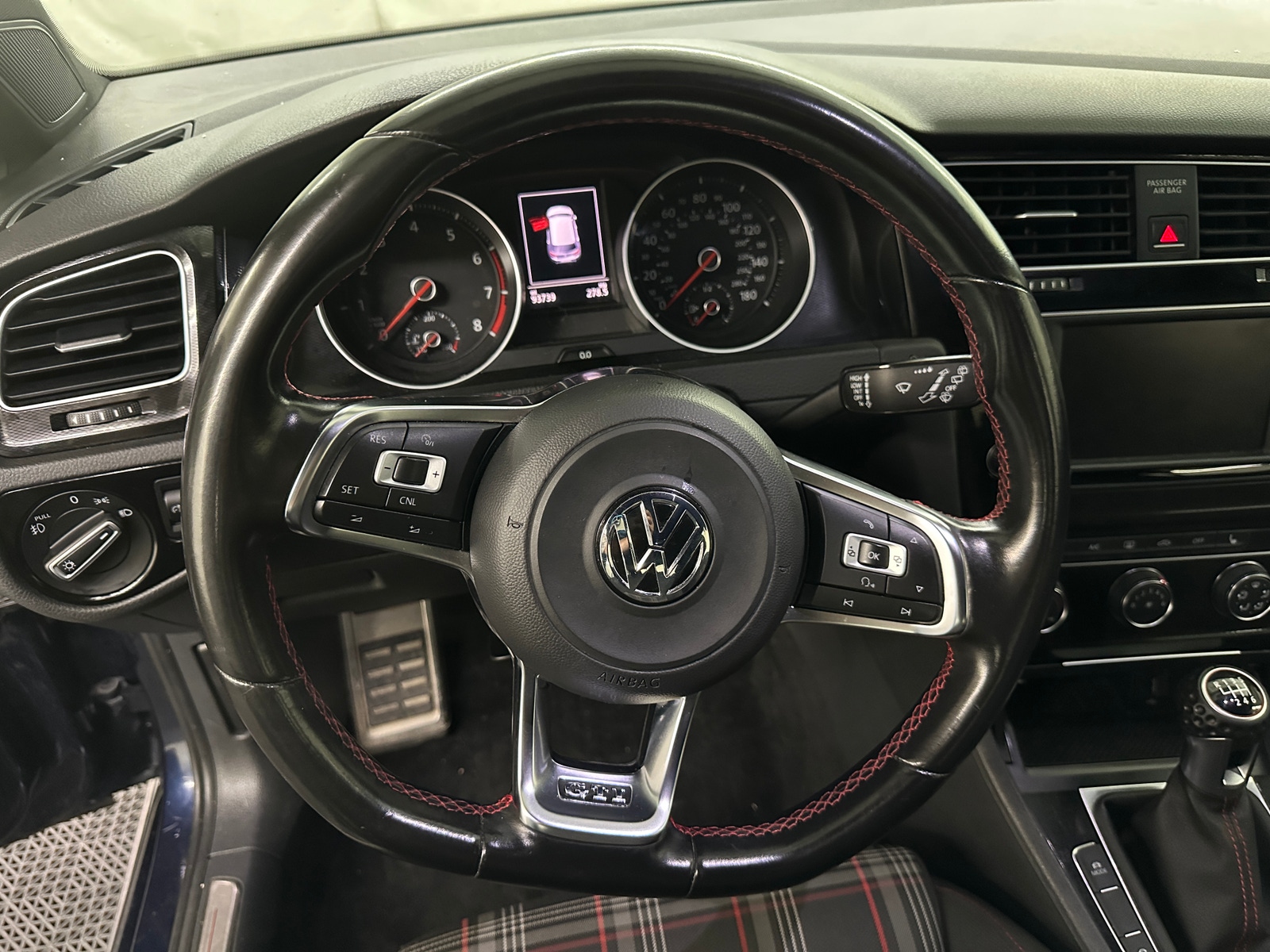 Thumbnail: 2016 Volkswagen Golf - 5