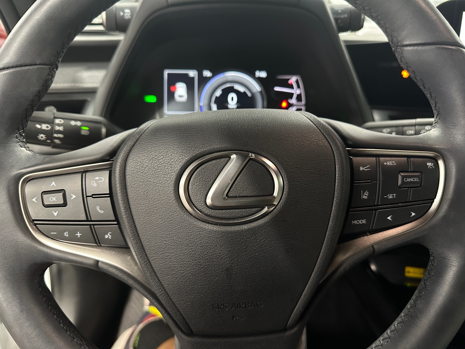 Thumbnail: 2024 Lexus UX - 4