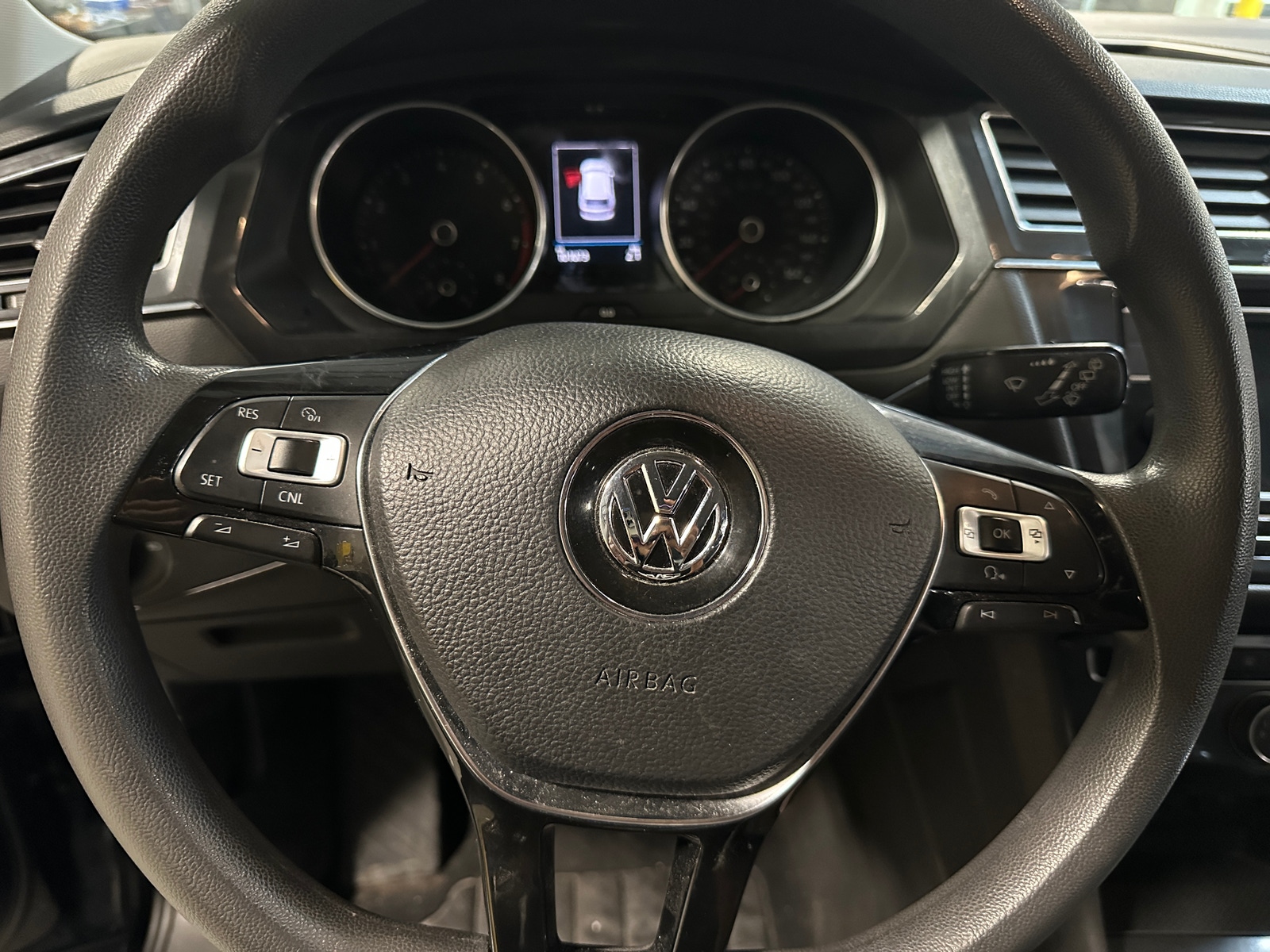 Thumbnail: 2018 Volkswagen Tiguan - 5