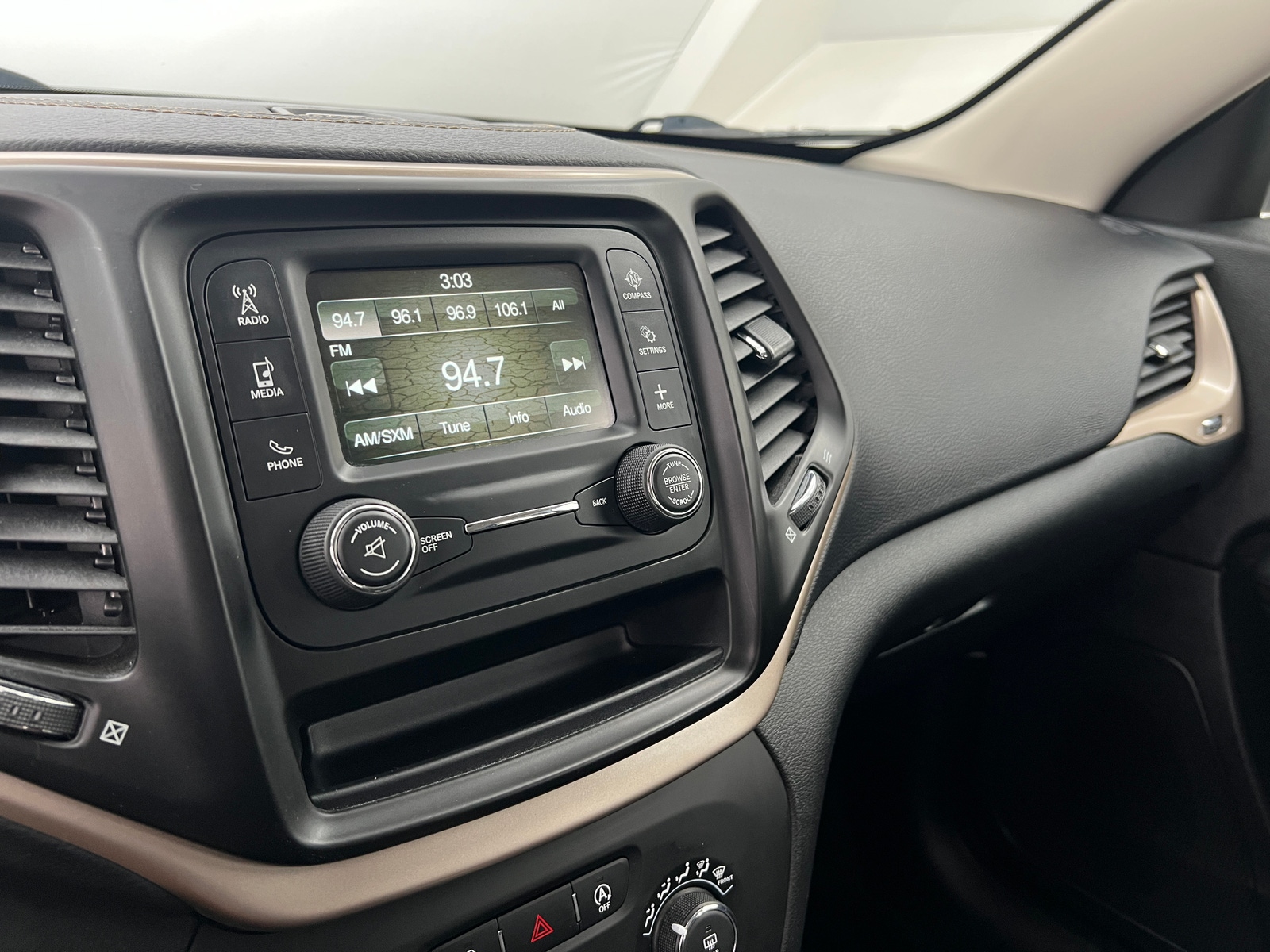 Thumbnail: 2017 Jeep Cherokee - 4