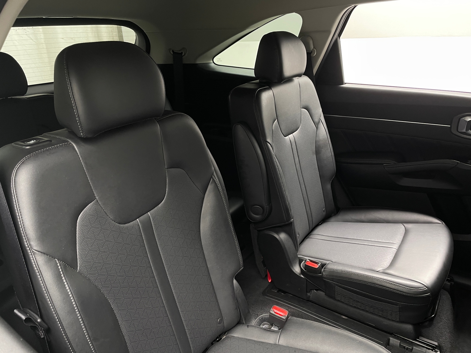 Thumbnail: 2023 Kia Sorento - 5