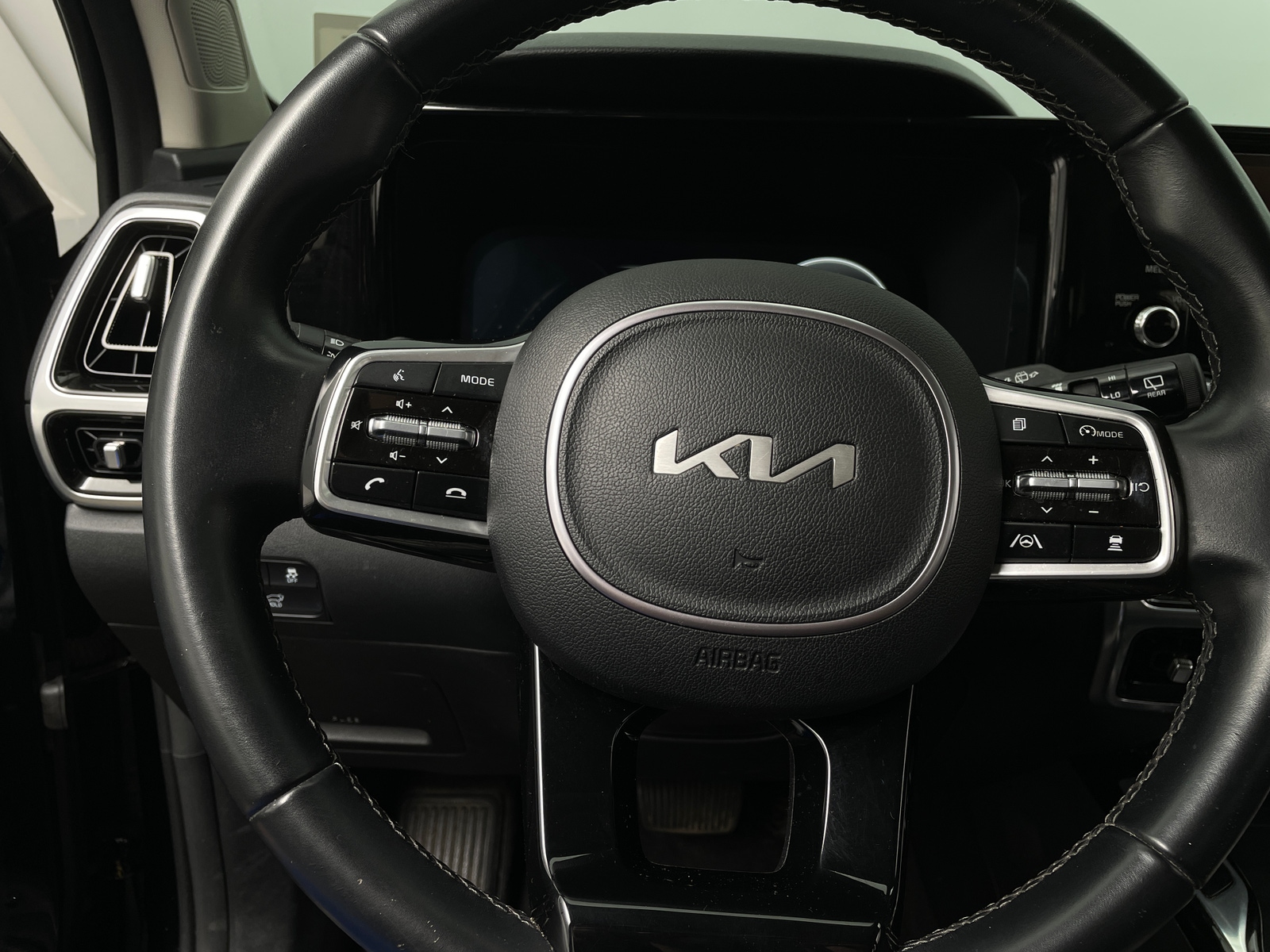 Thumbnail: 2023 Kia Sorento - 4